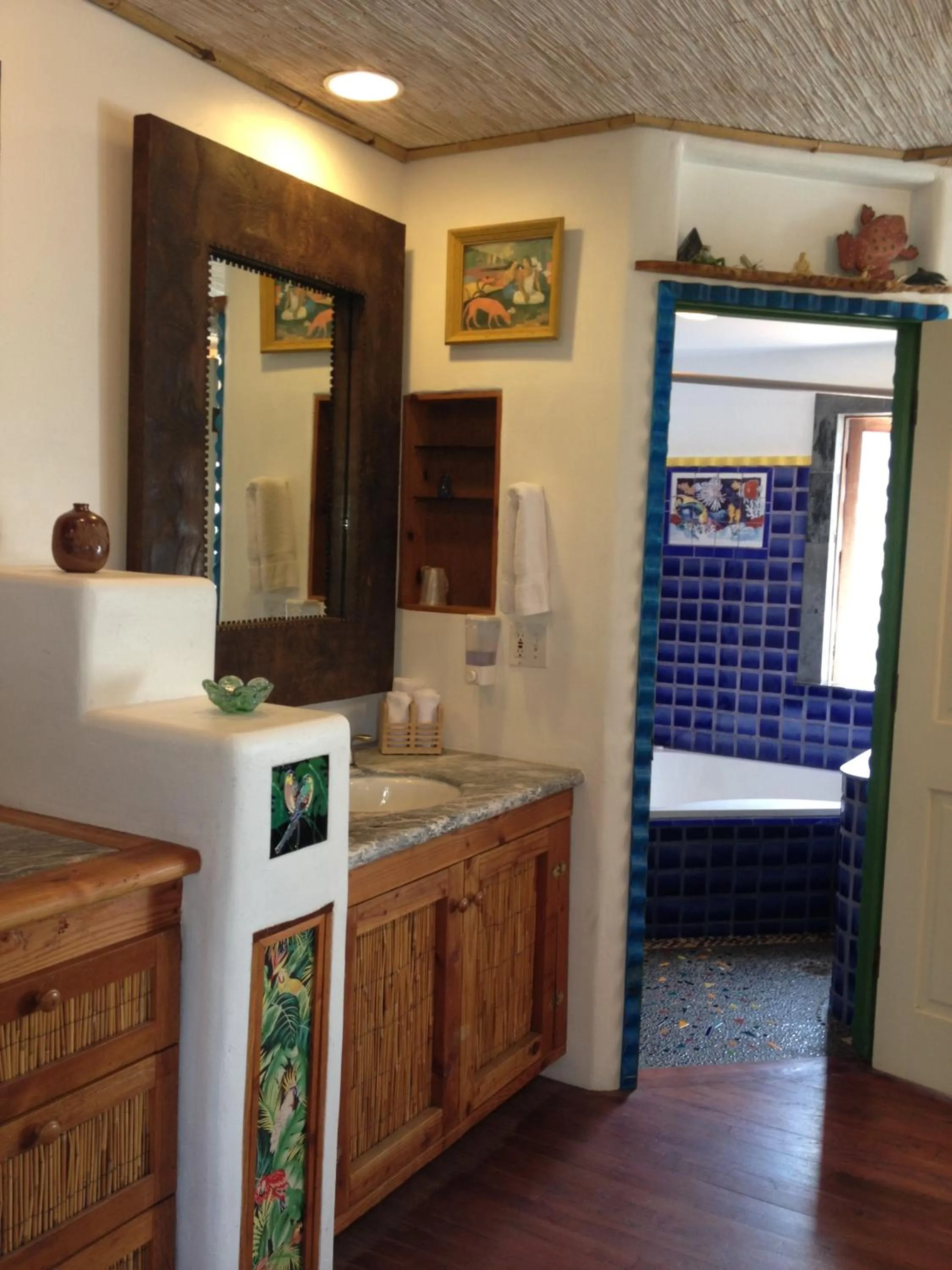 Bathroom in Les Artistes Inn