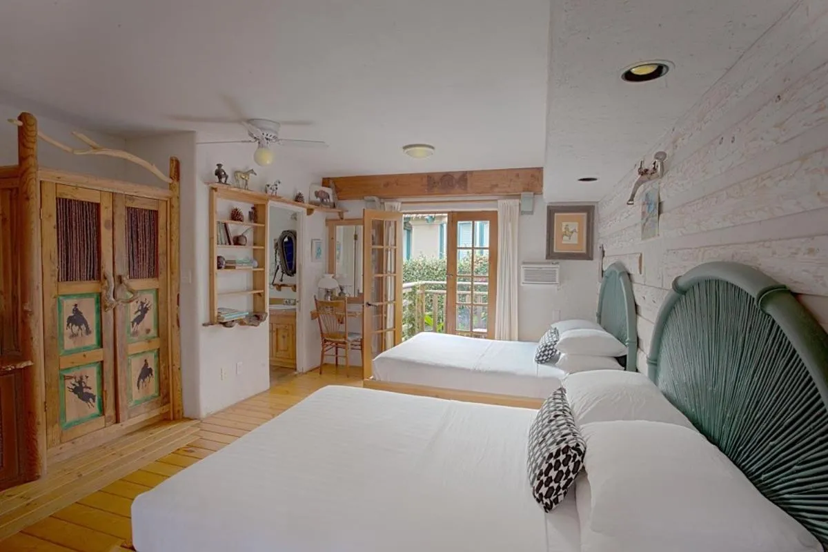 Day, Bed in Les Artistes Inn
