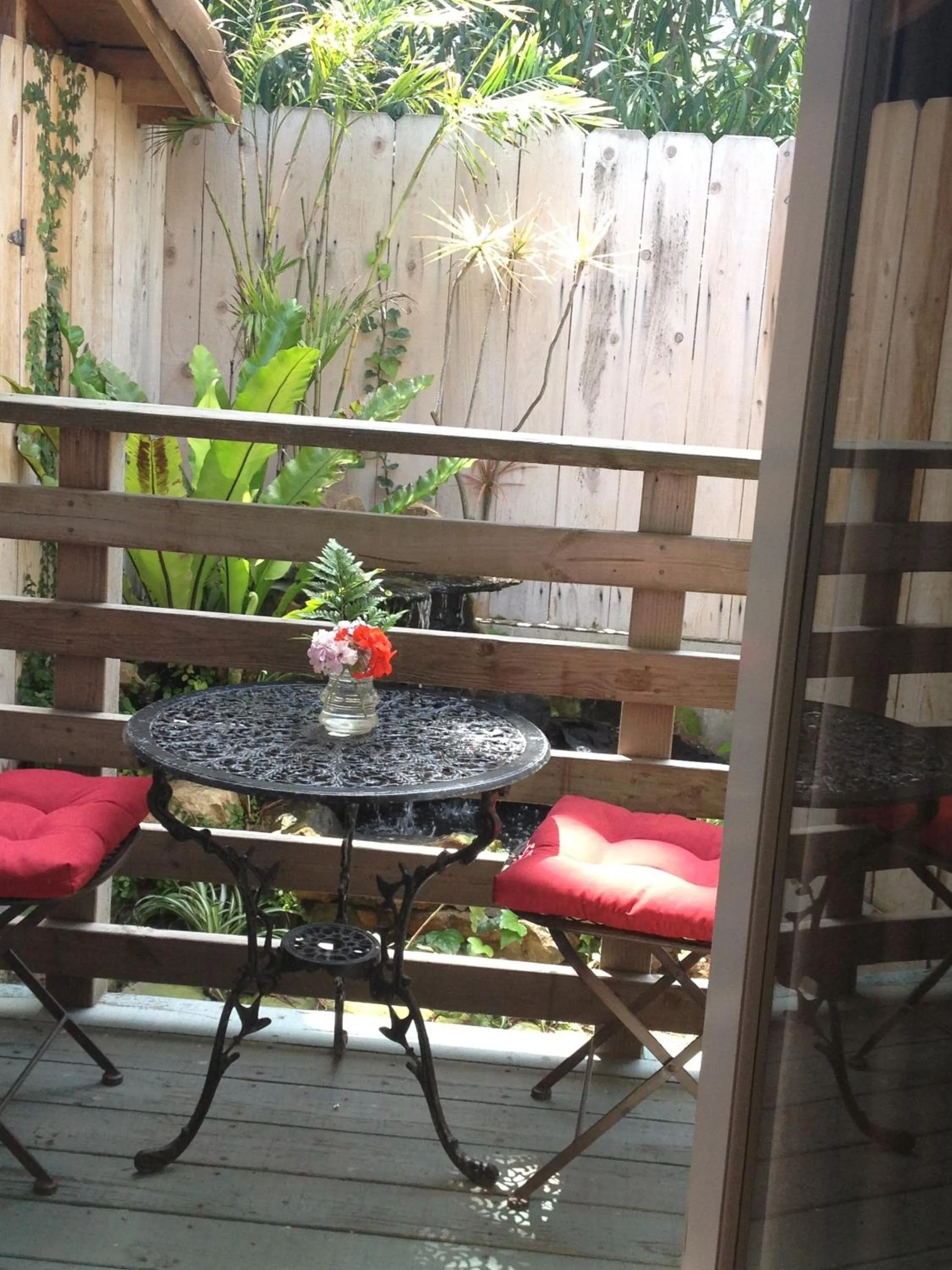 Patio in Les Artistes Inn