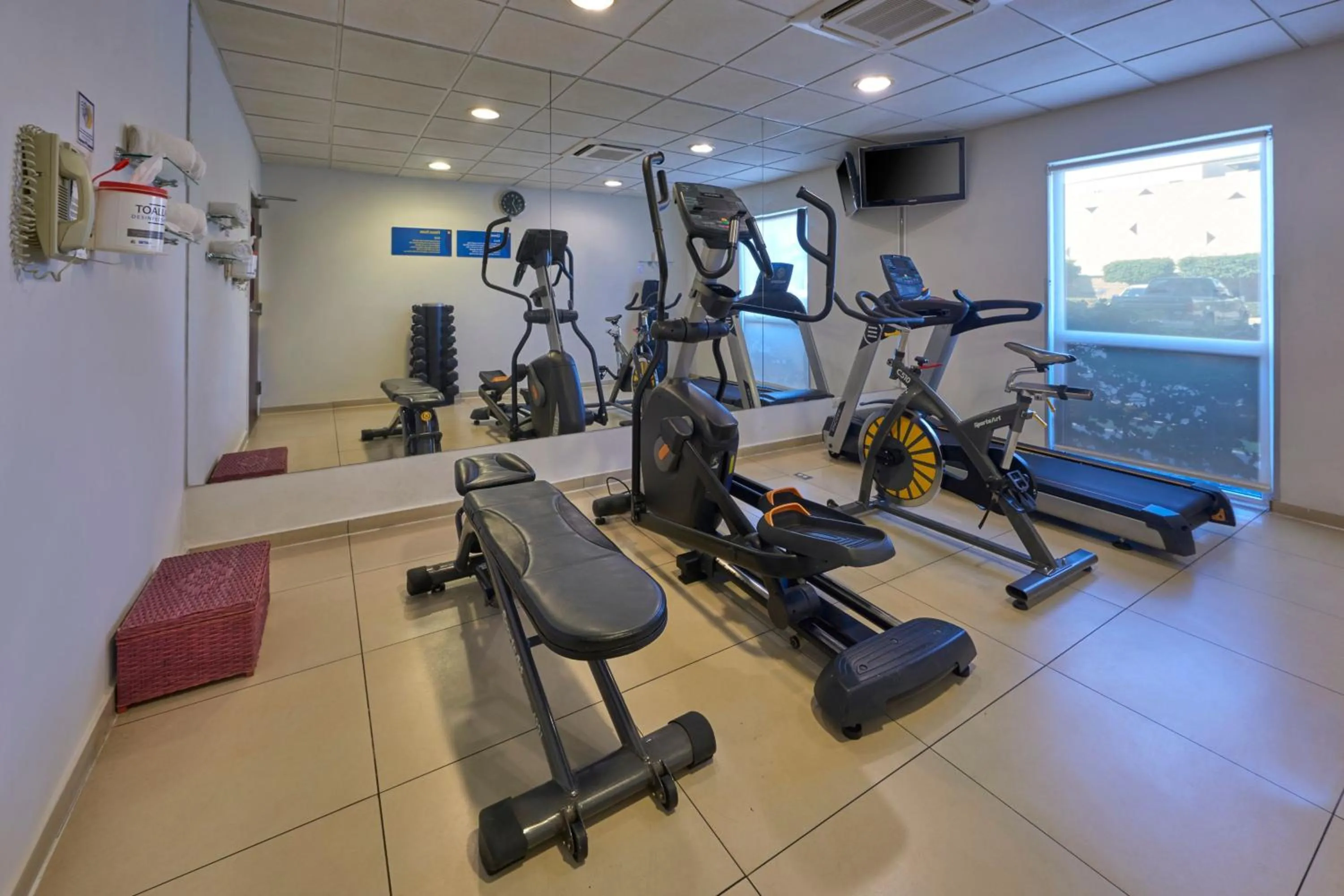 Fitness centre/facilities in City Express by Marriott Manzanillo