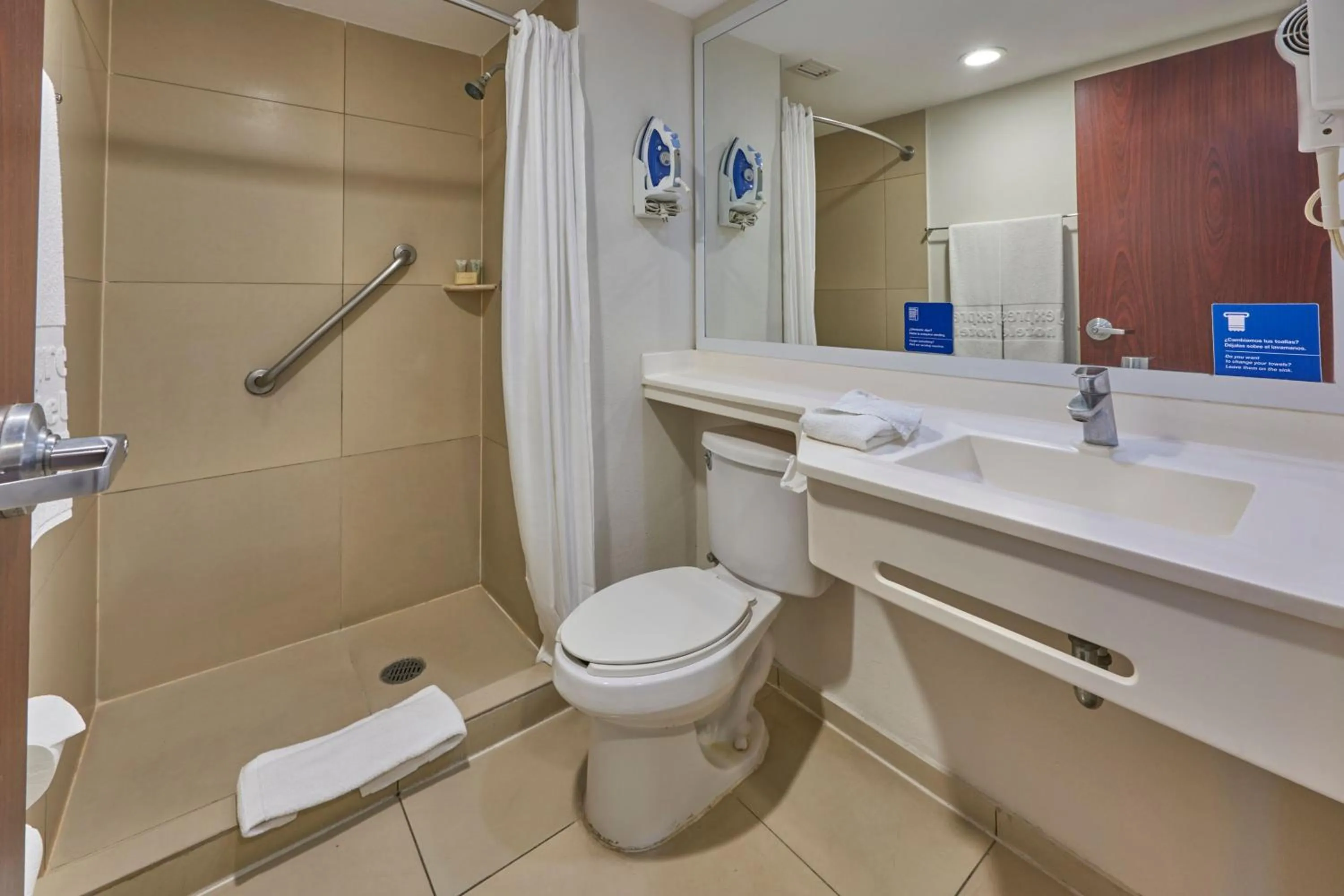 Bathroom in City Express by Marriott Manzanillo