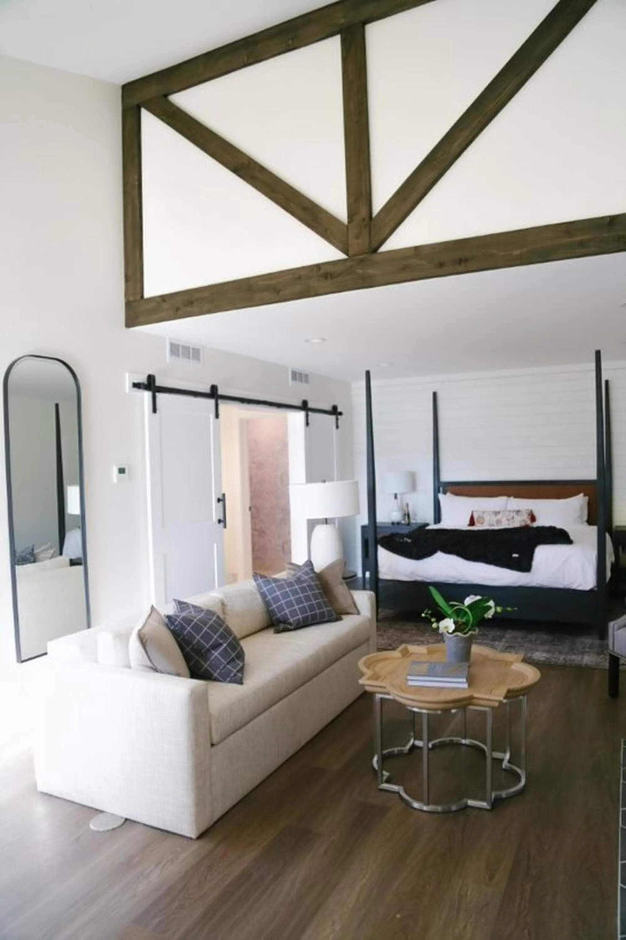 Photo of the whole room in Homestead Midway Utah