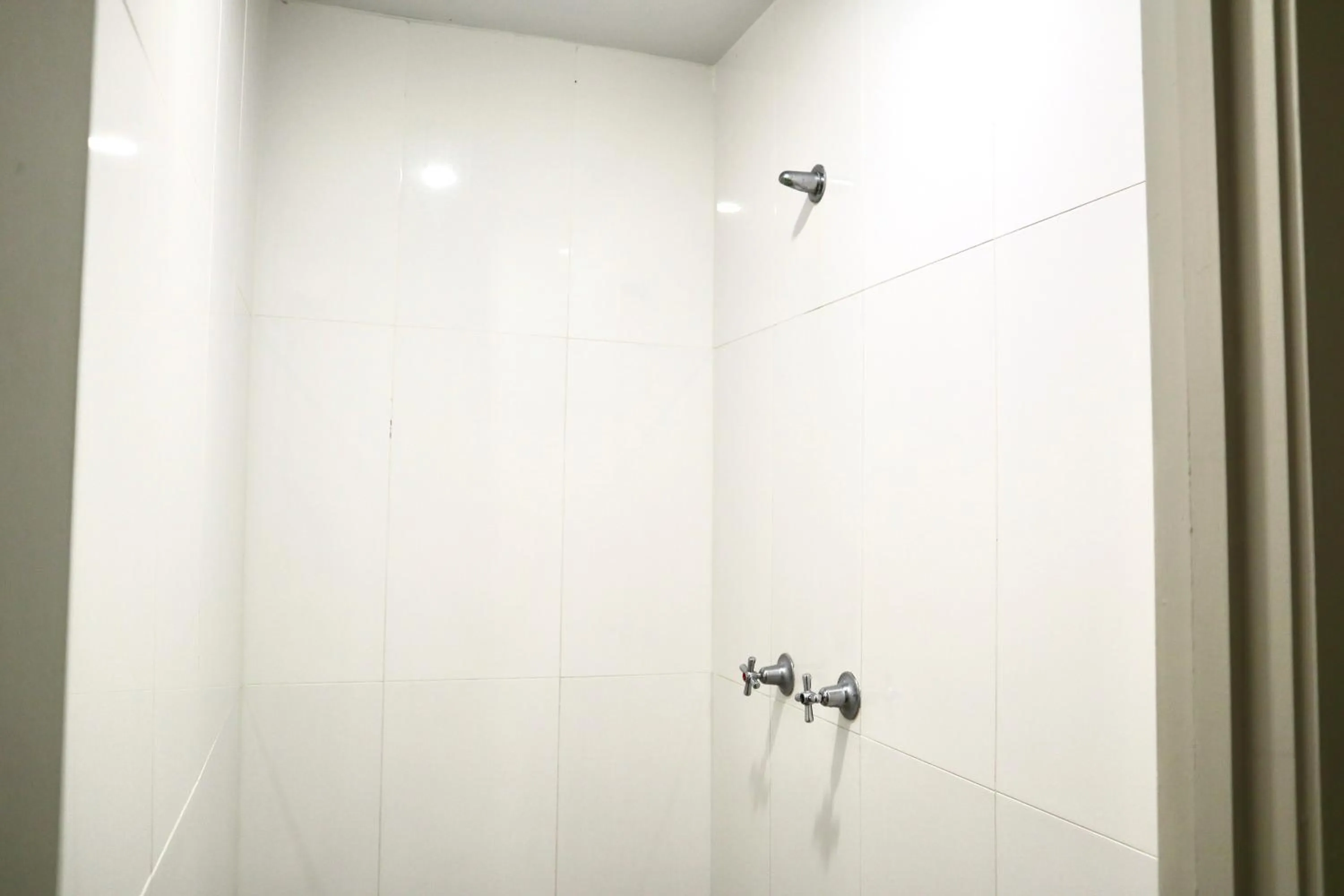 Bathroom in City Backpackers HQ