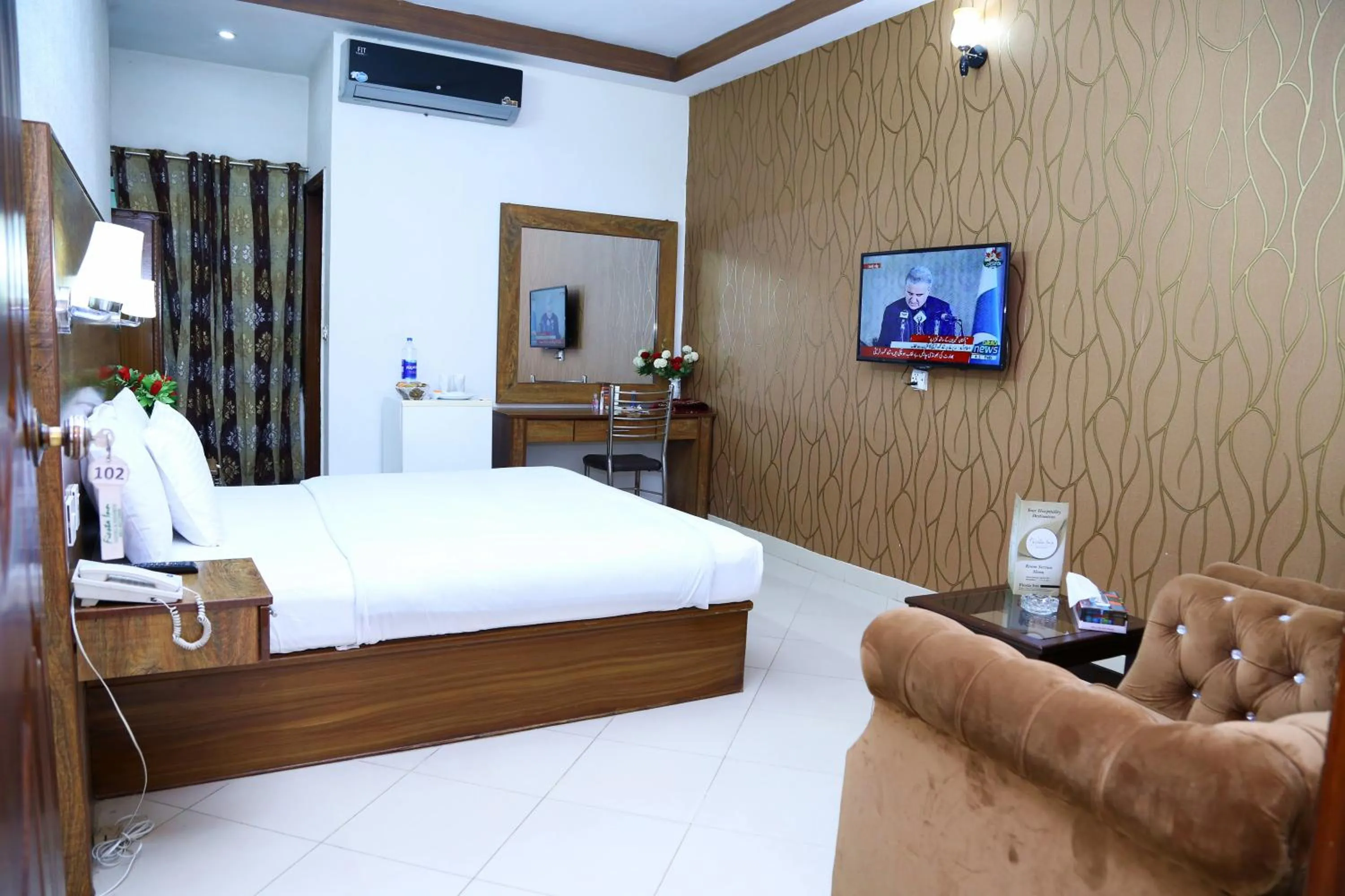 Bed in Fiesta Inn Hotel & Resorts Multan