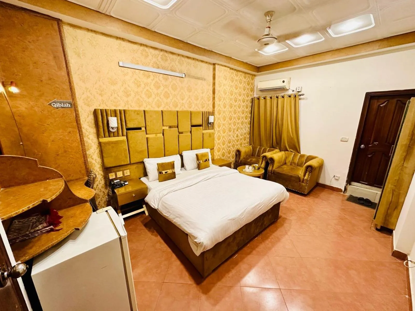 Bed in Fiesta Inn Hotel & Resorts Multan