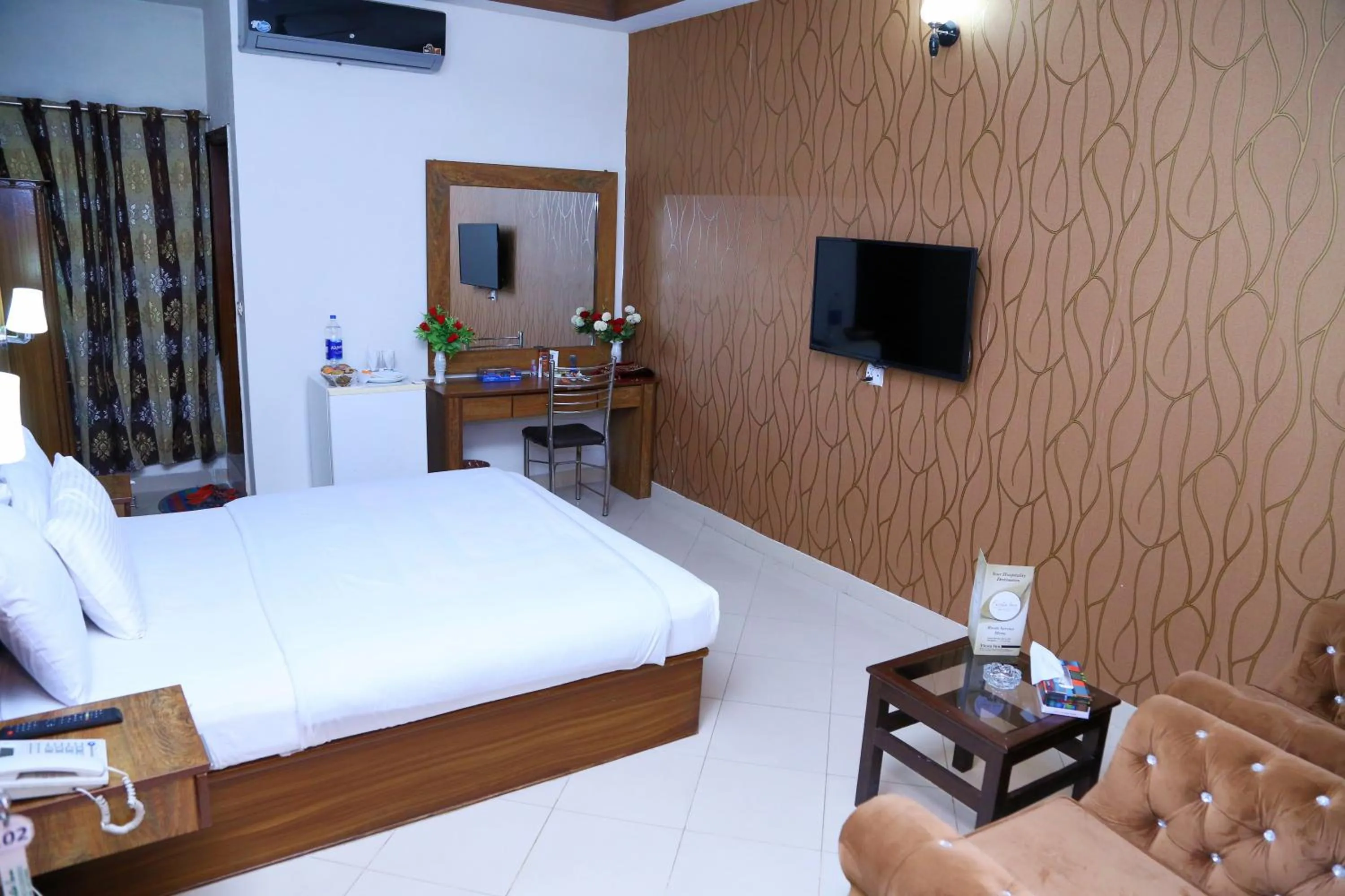 Bed in Fiesta Inn Hotel & Resorts Multan