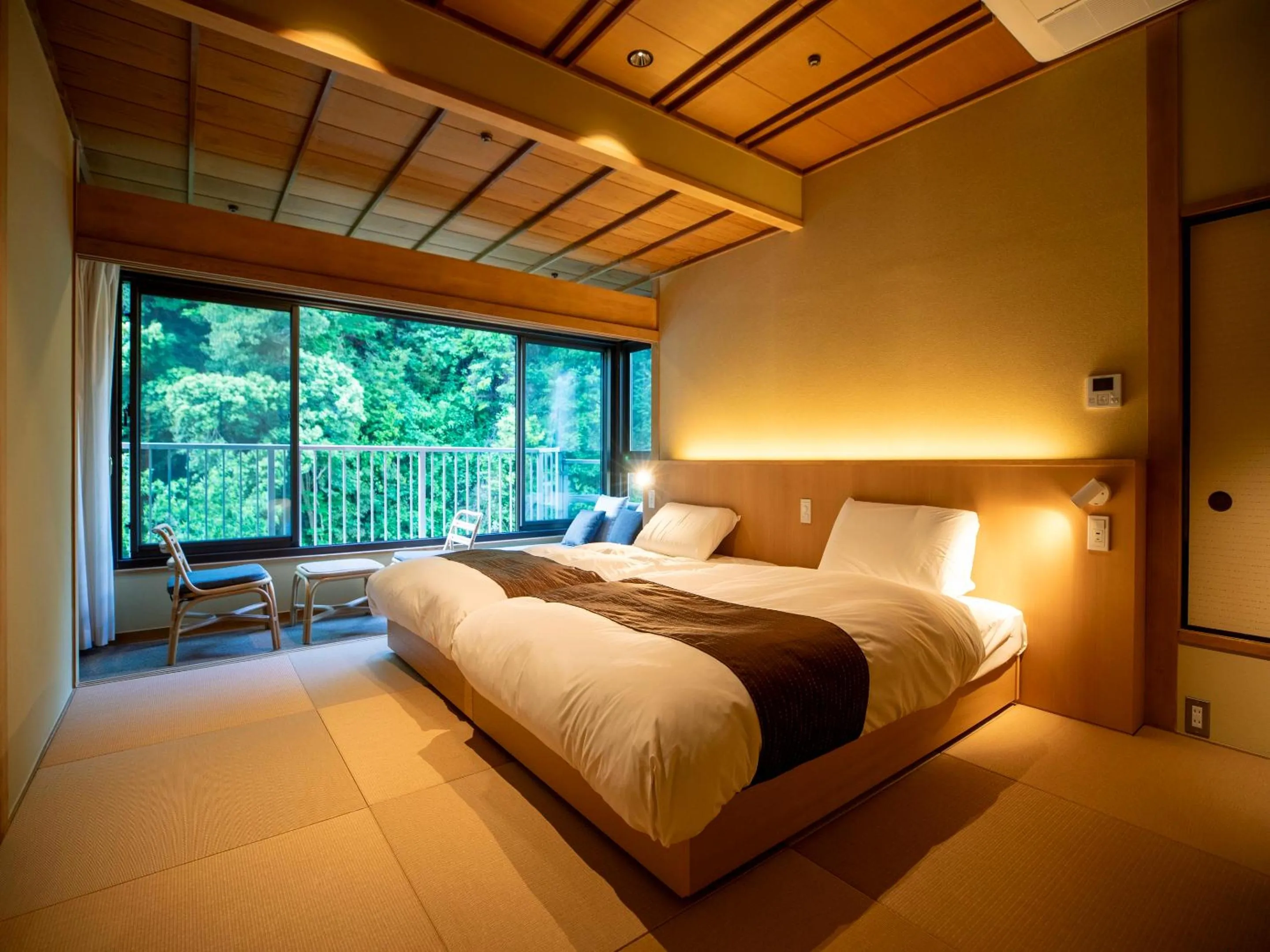 Photo of the whole room, Bed in Hakone Pax Yoshino