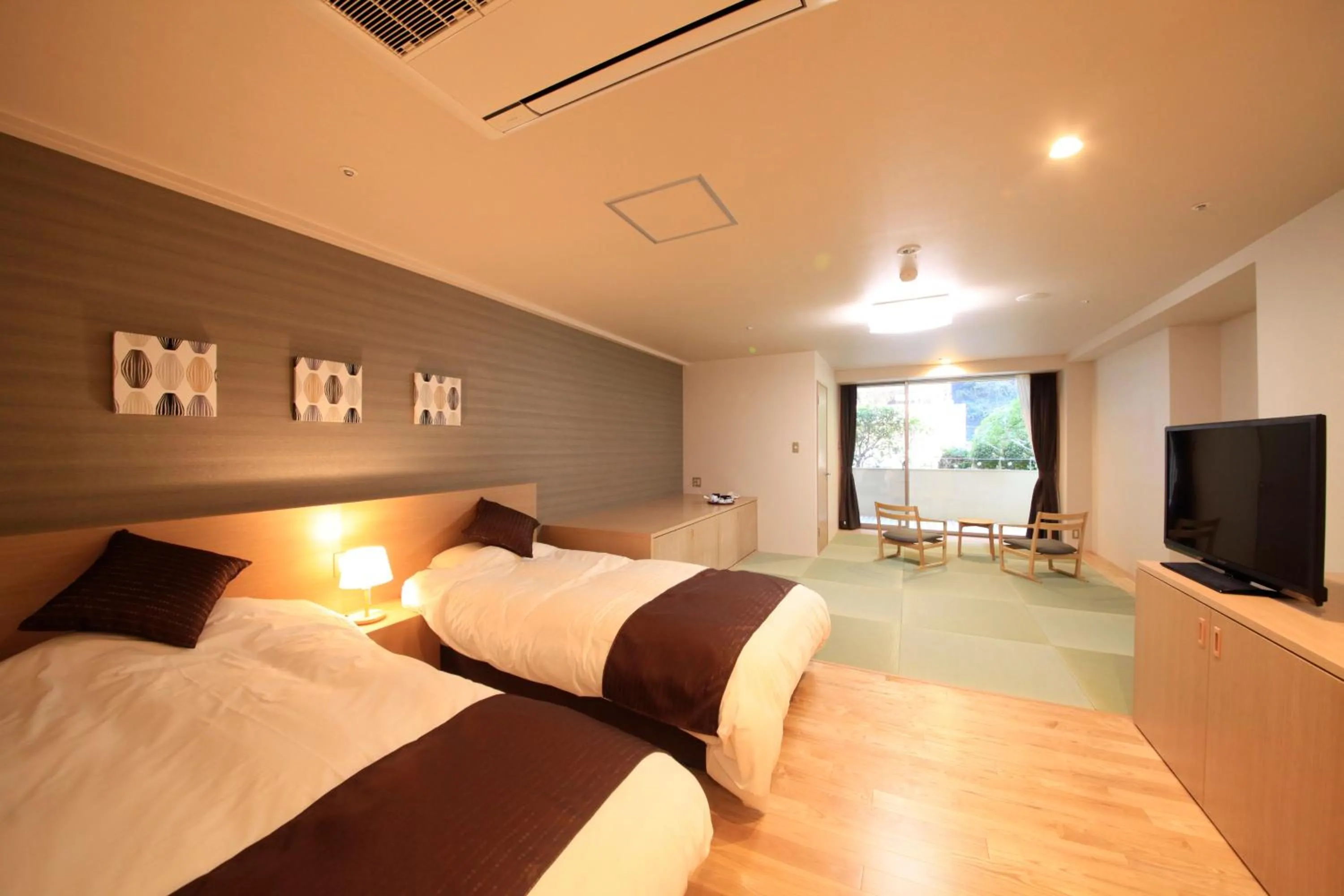 Photo of the whole room, Bed in Hakone Pax Yoshino
