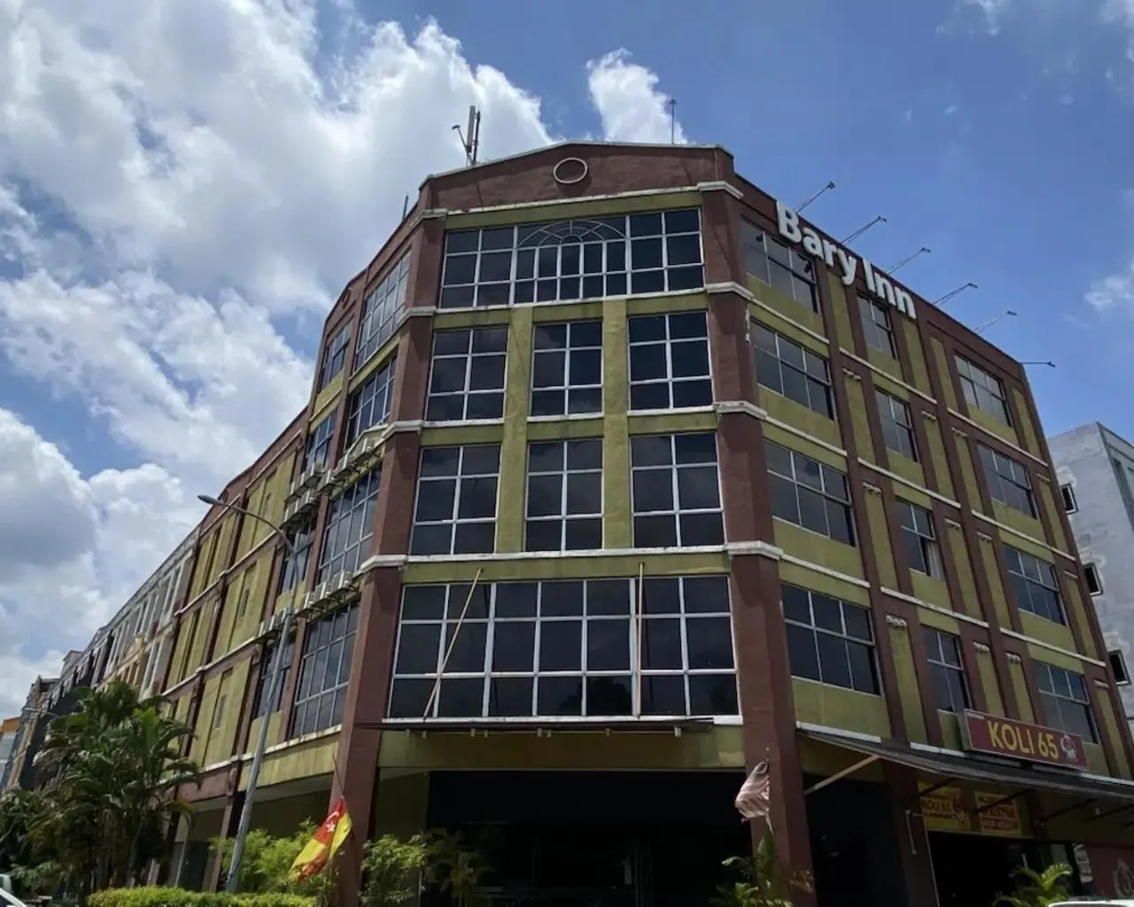 Property building in Collection O KLIA Formerly Bary Inn