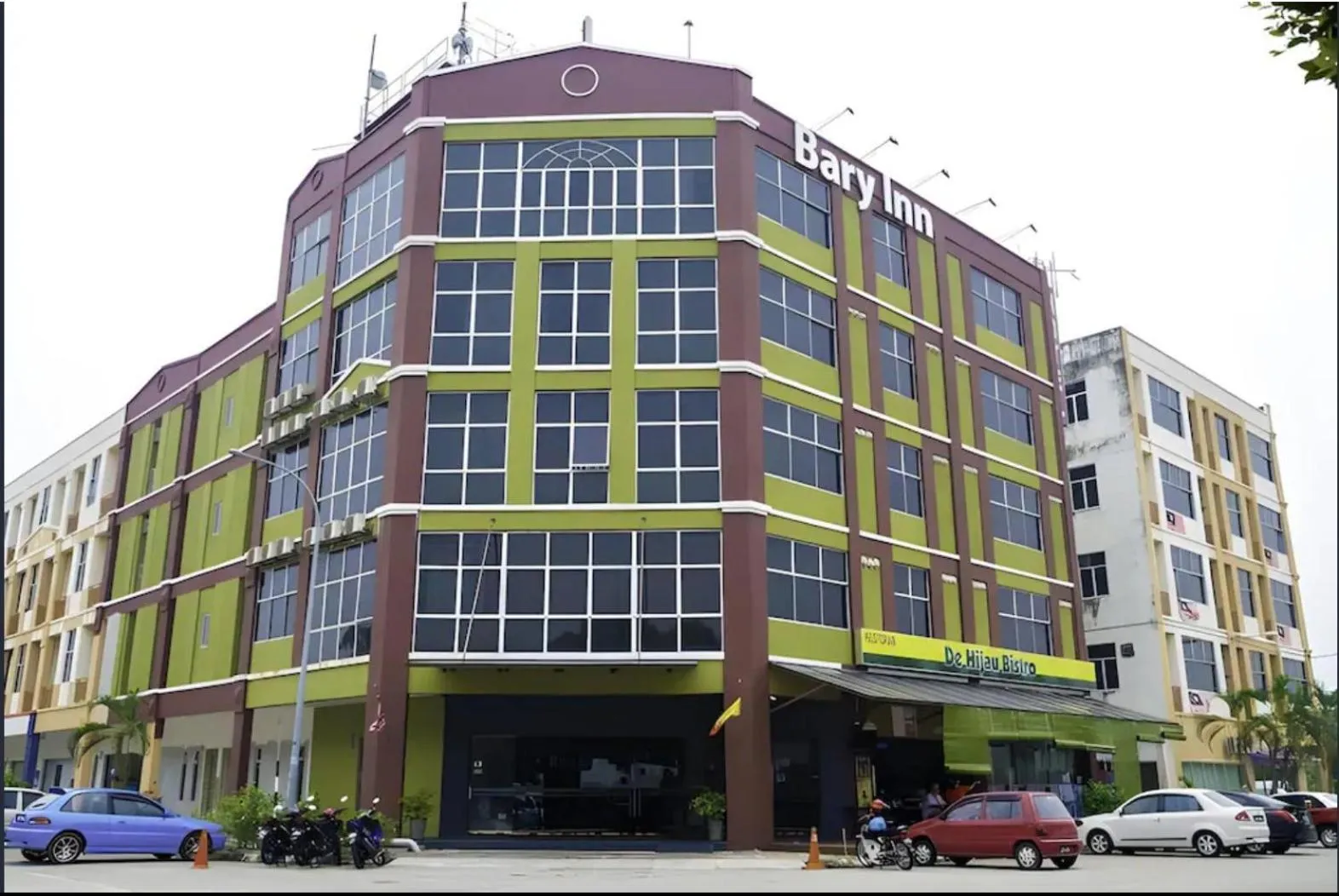 Property building in Collection O KLIA Formerly Bary Inn