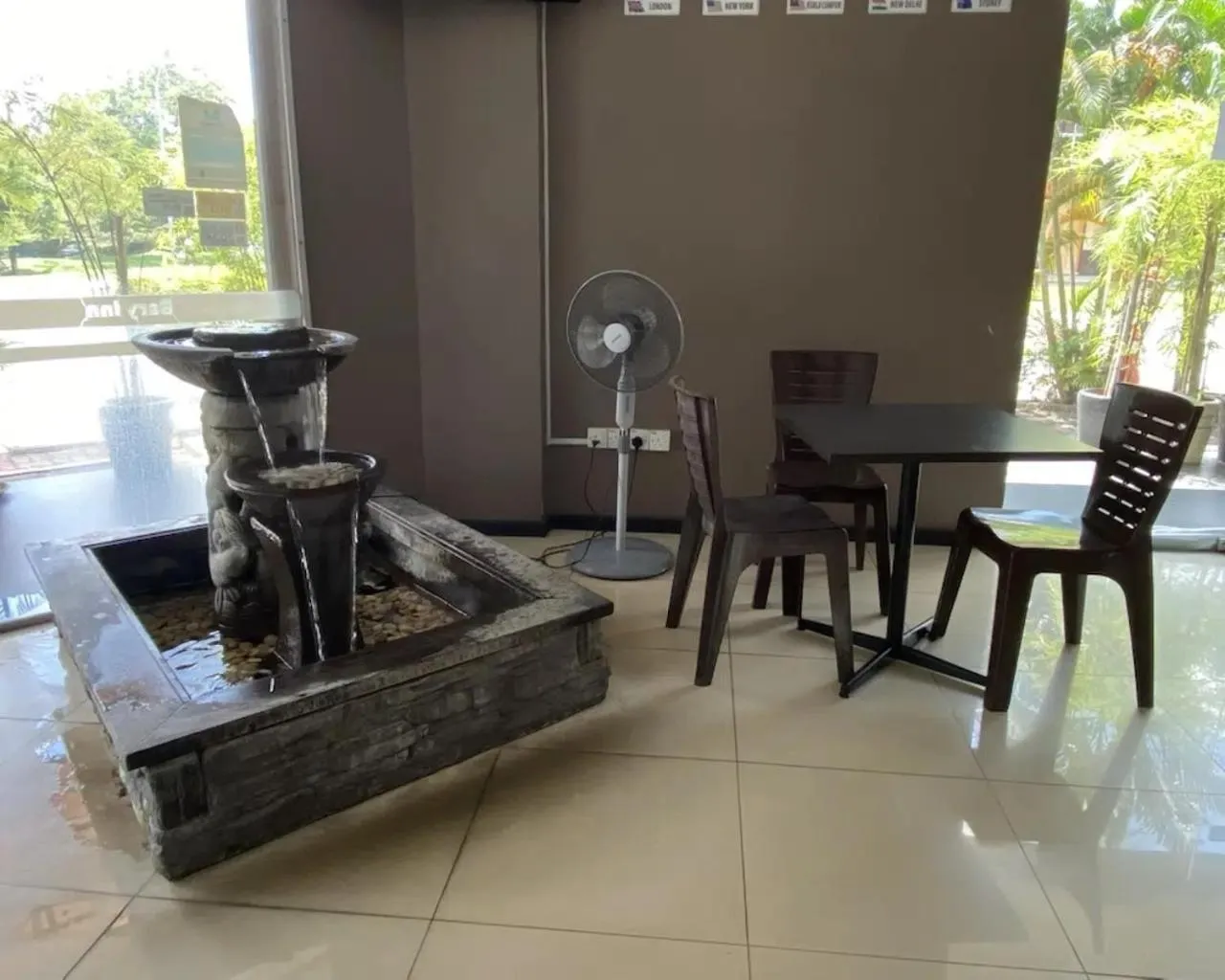 Seating area in Collection O KLIA Formerly Bary Inn