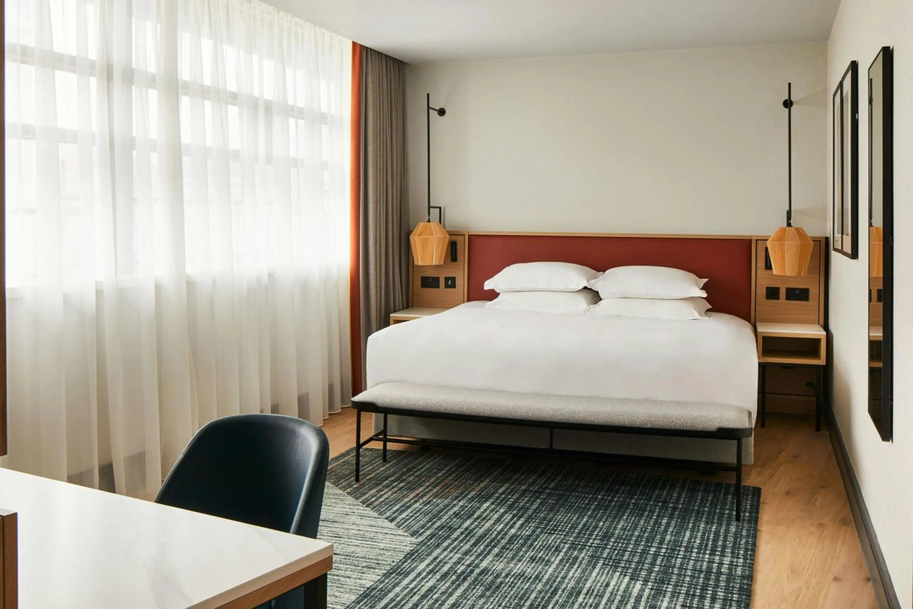 Photo of the whole room, Bed in Manchester Marriott Hotel Piccadilly