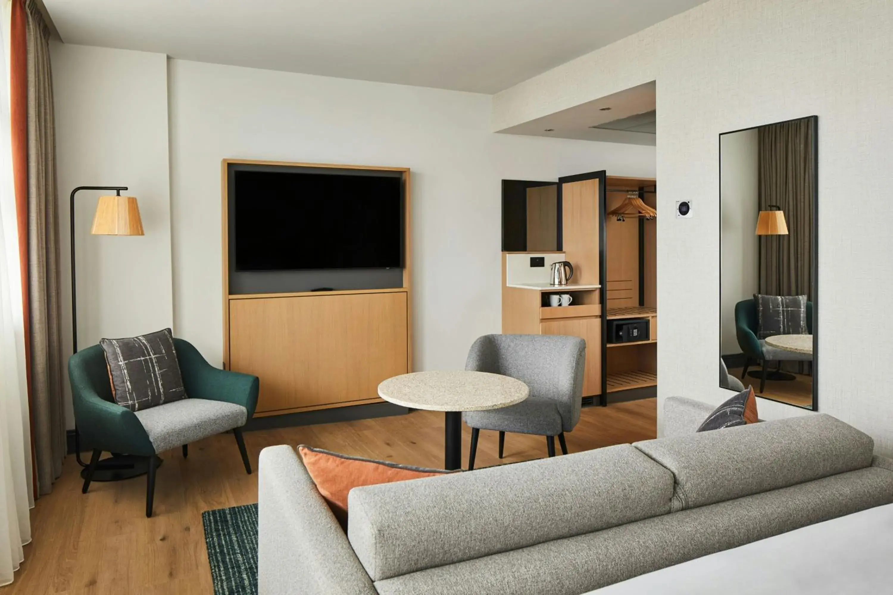 Standard Room with City View in Manchester Marriott Hotel Piccadilly Standard Room with City View in Manchester Marriott Hotel Piccadilly