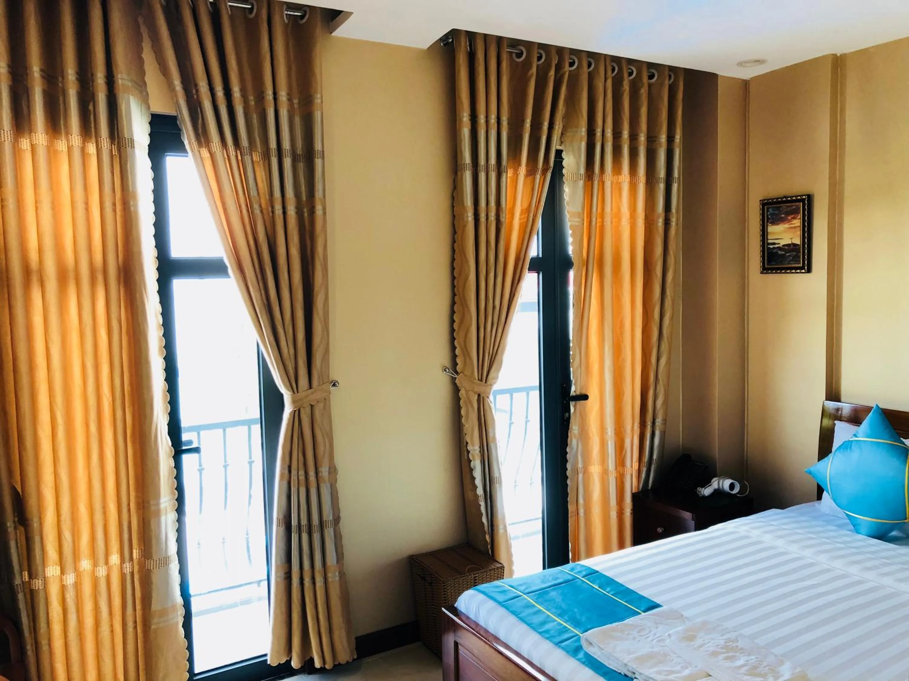 Balcony/Terrace, Bed in Hồng Hạc Hotel