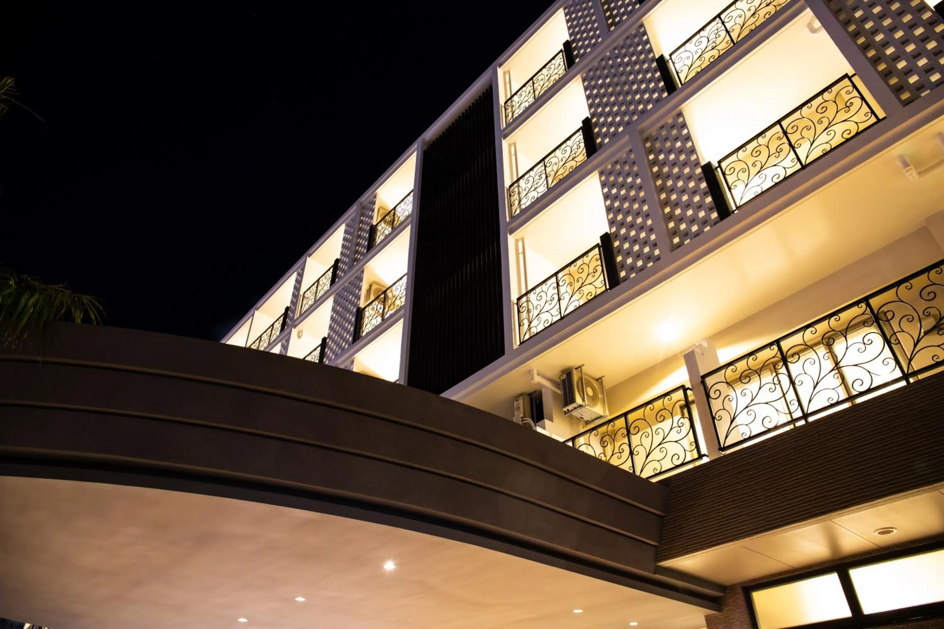 Facade/entrance in Cococious Monpa