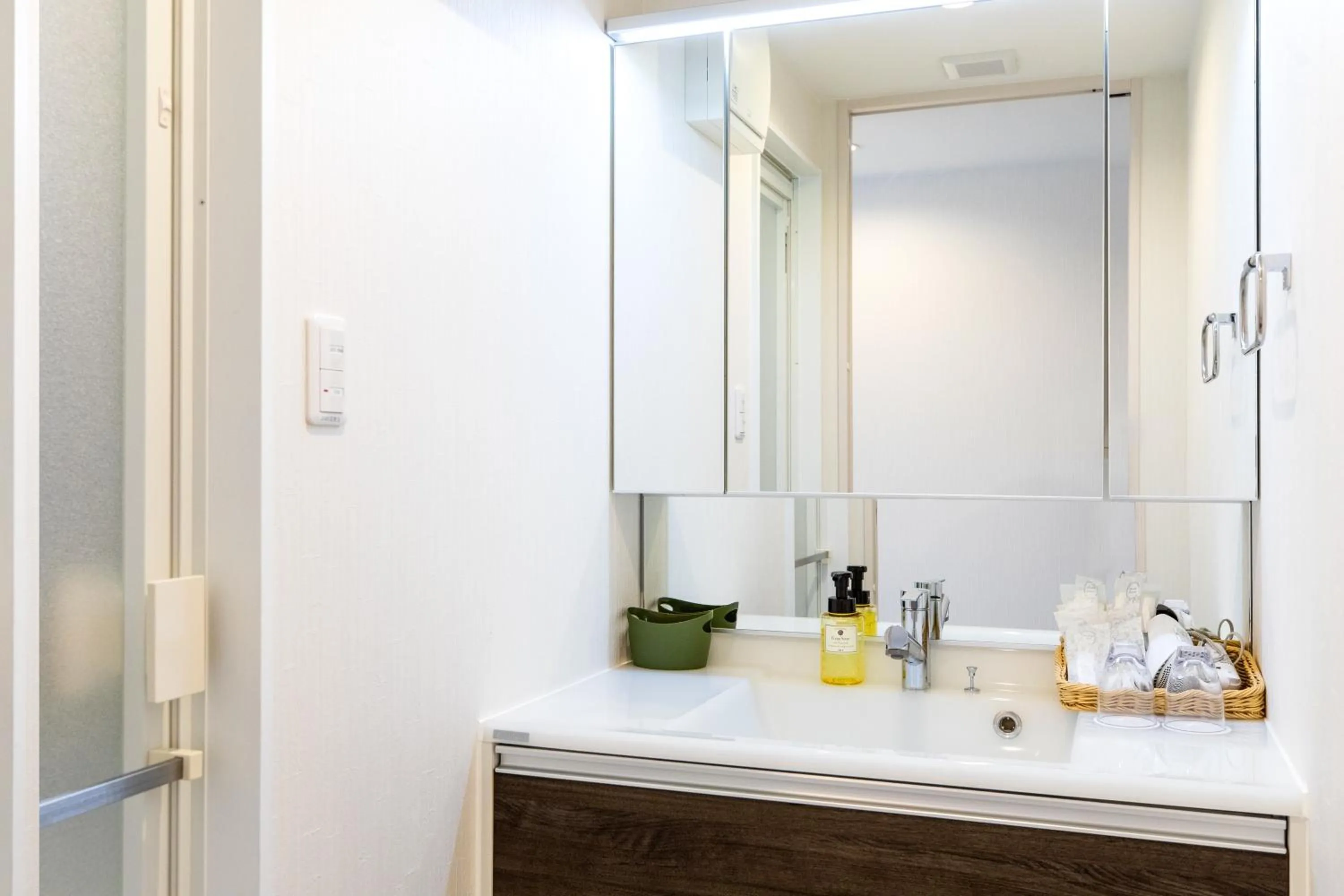 Photo of the whole room in Cococious Monpa