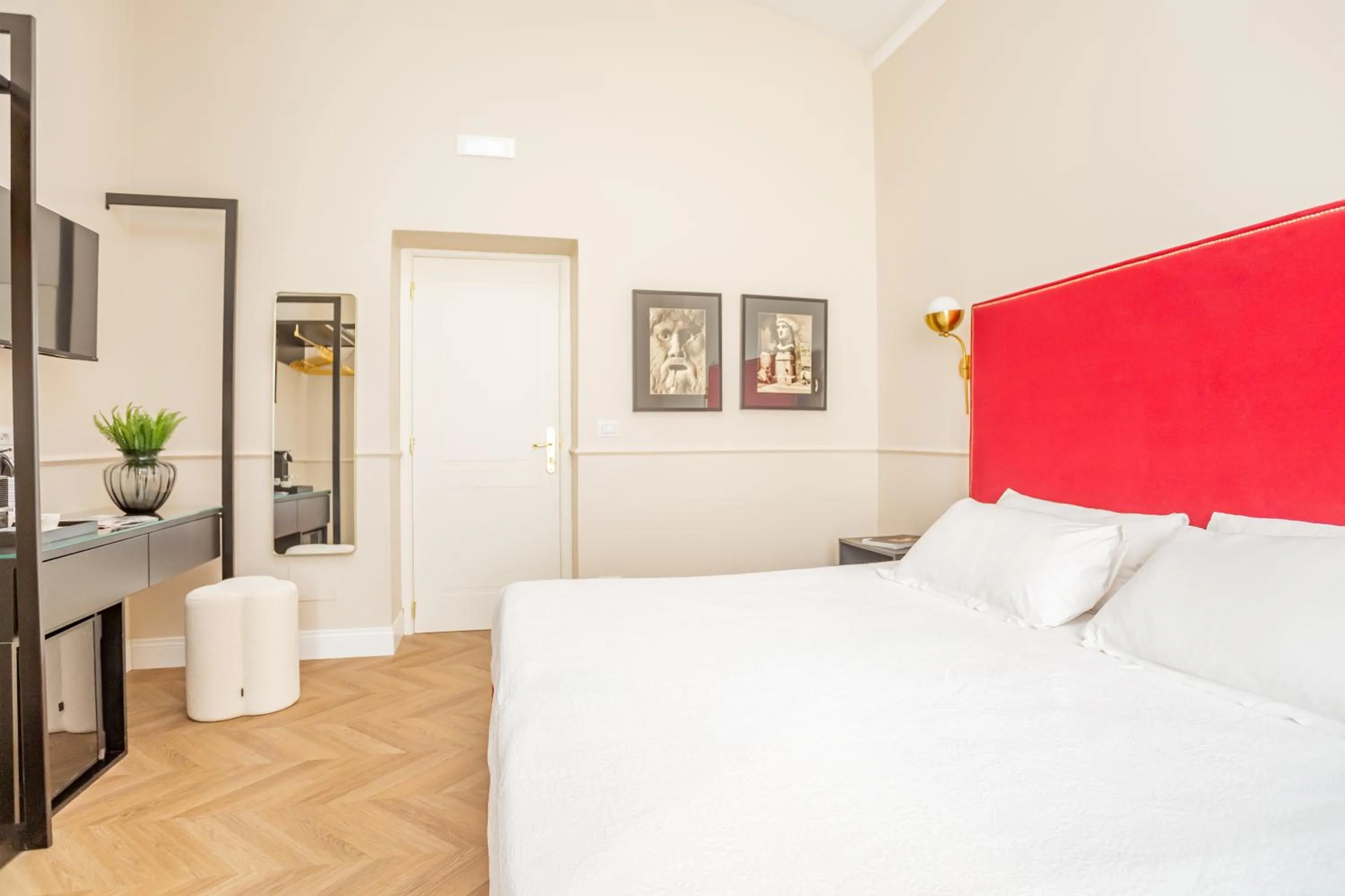 Photo of the whole room, Bed in Daplace - La Mongolfiera Rooms in Navona