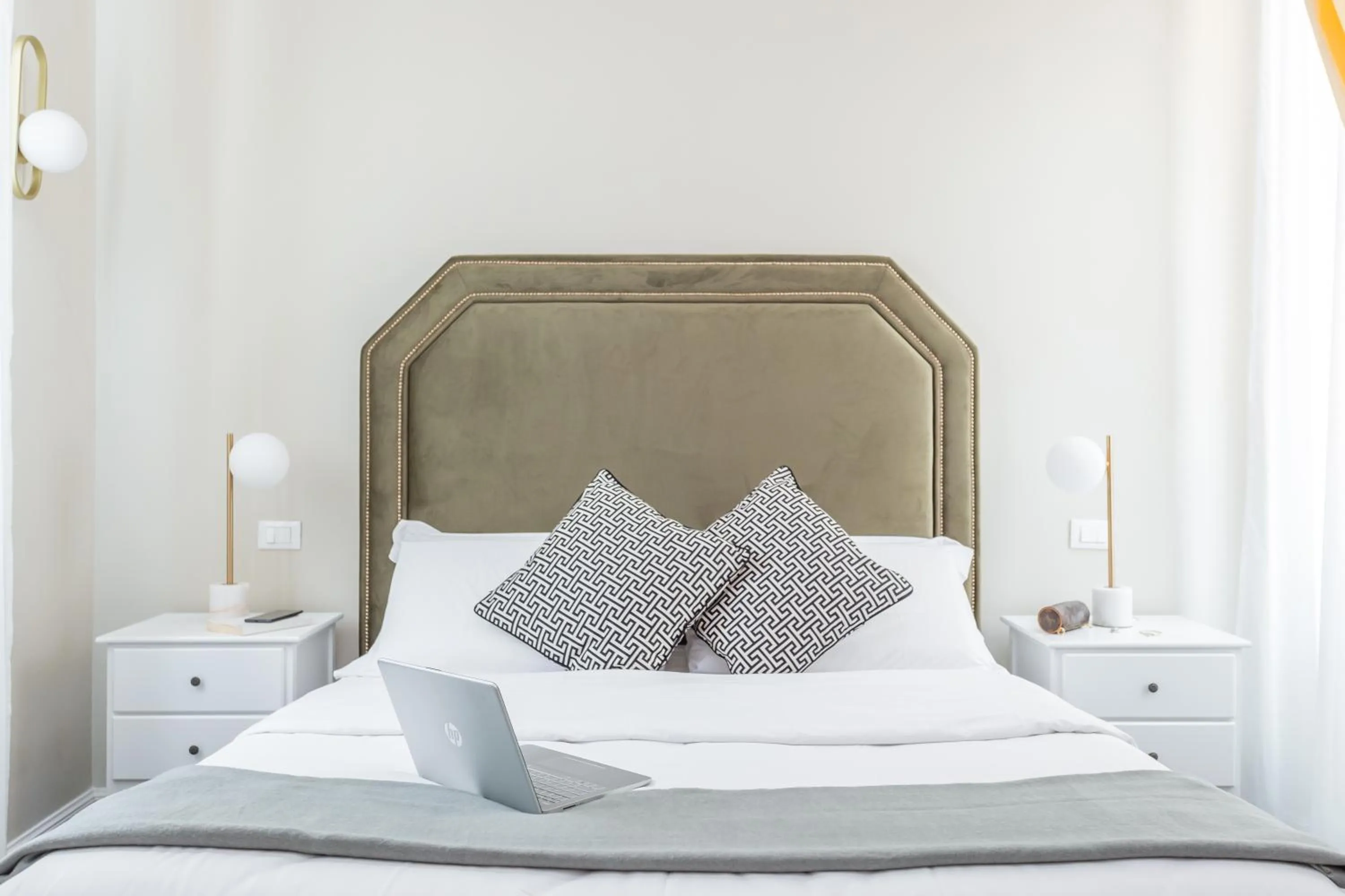 Bed in Daplace - La Mongolfiera Rooms in Navona