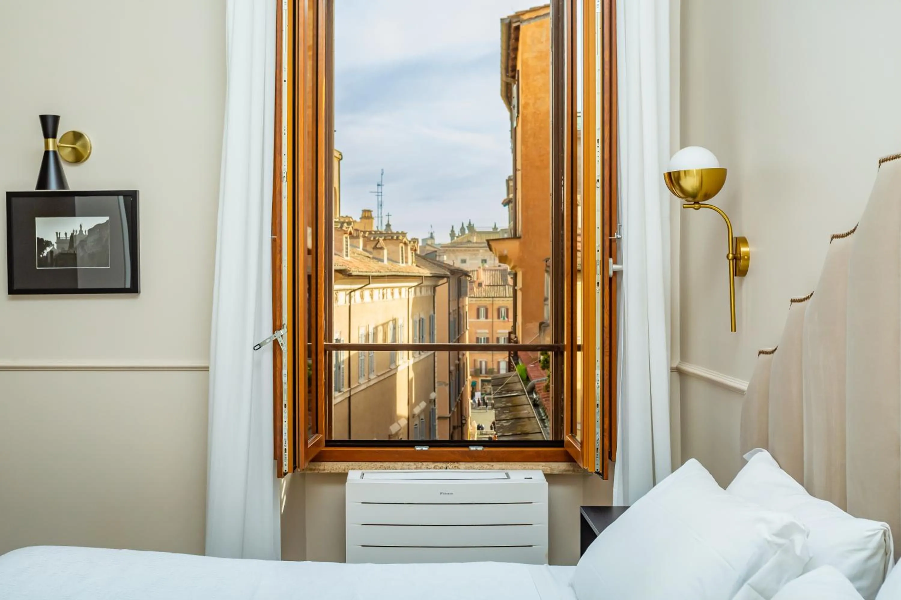 City view, Bed in Daplace - La Mongolfiera Rooms in Navona