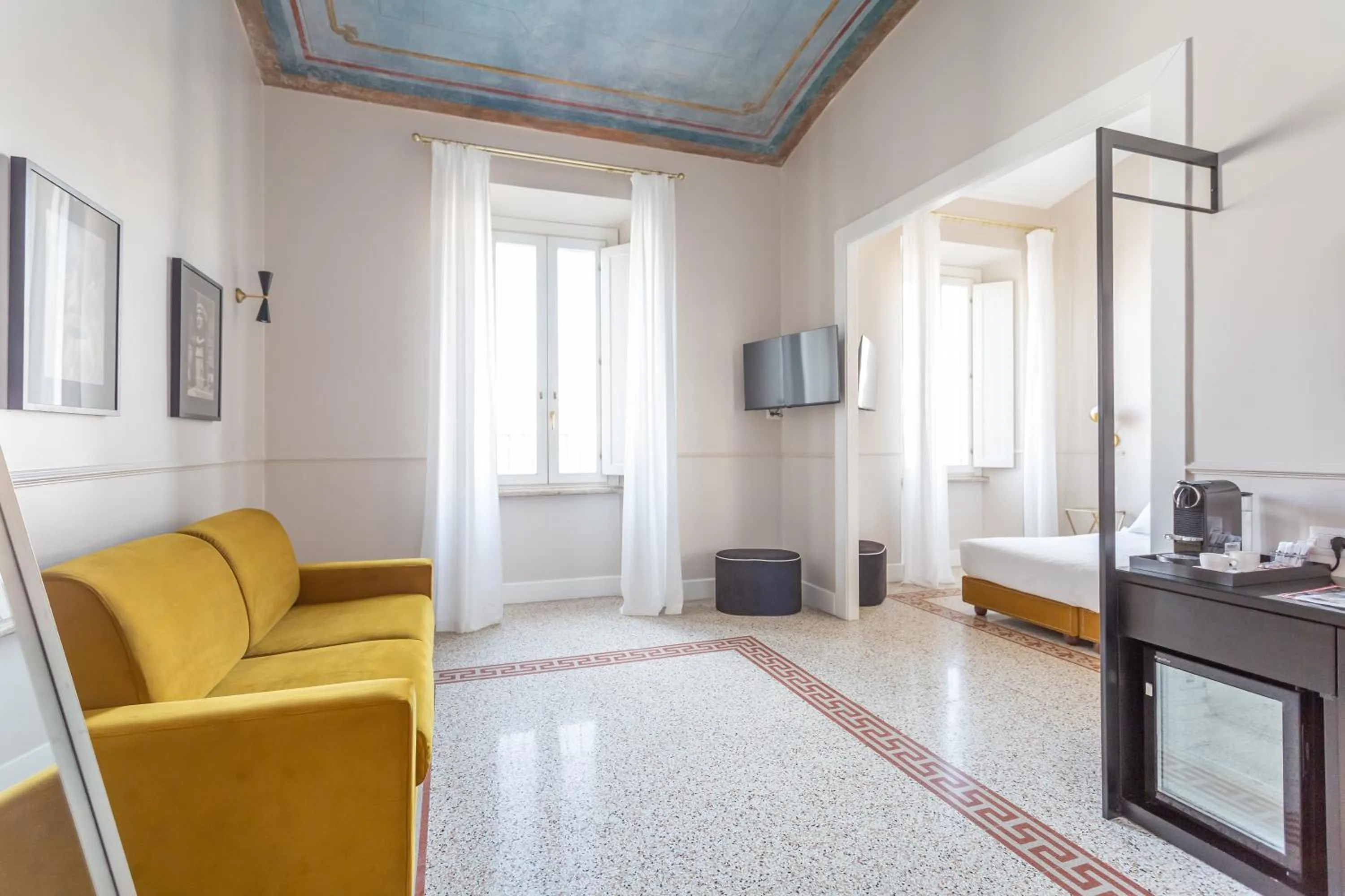 TV and multimedia in Daplace - La Mongolfiera Rooms in Navona