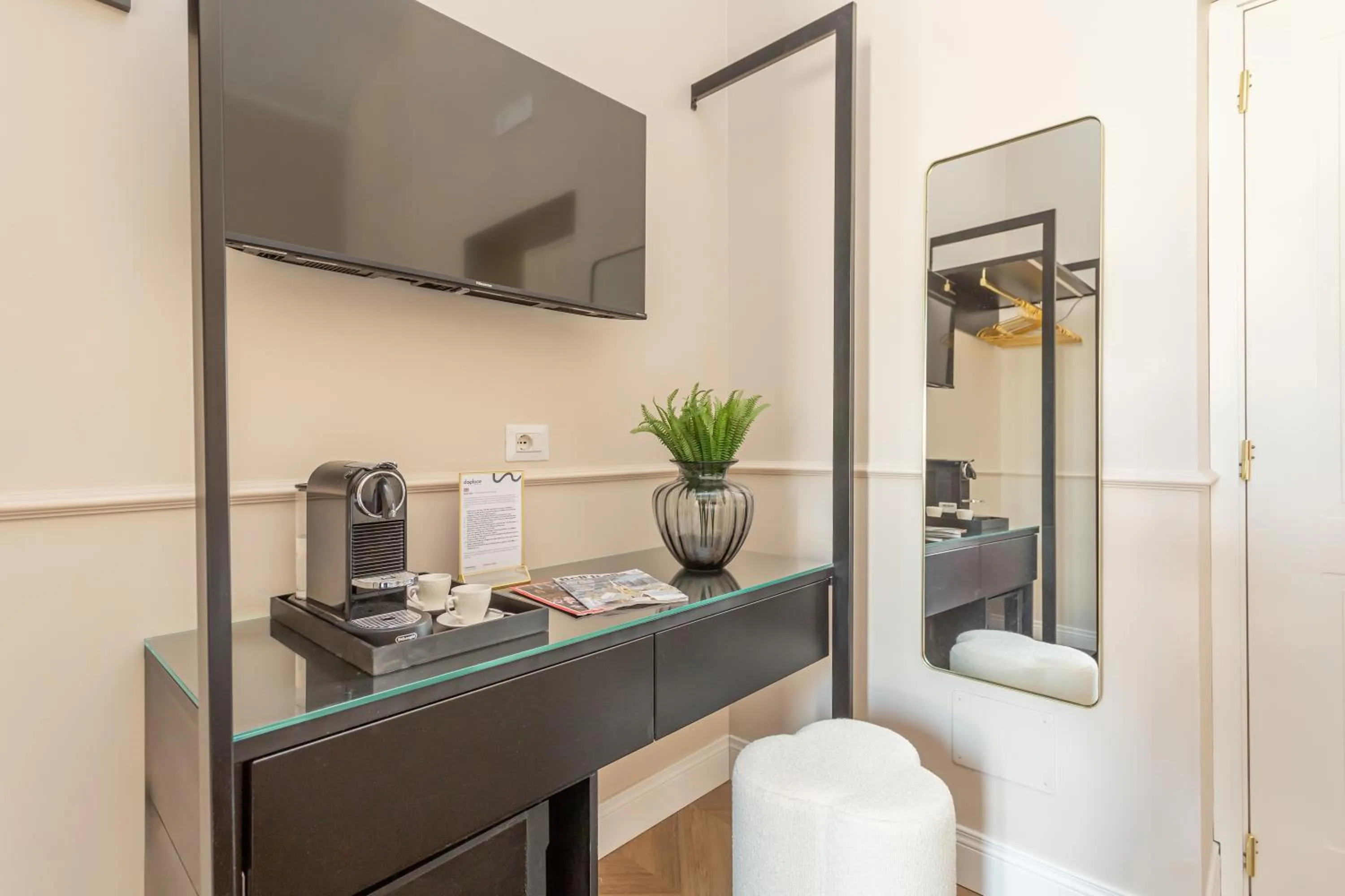 TV and multimedia in Daplace - La Mongolfiera Rooms in Navona