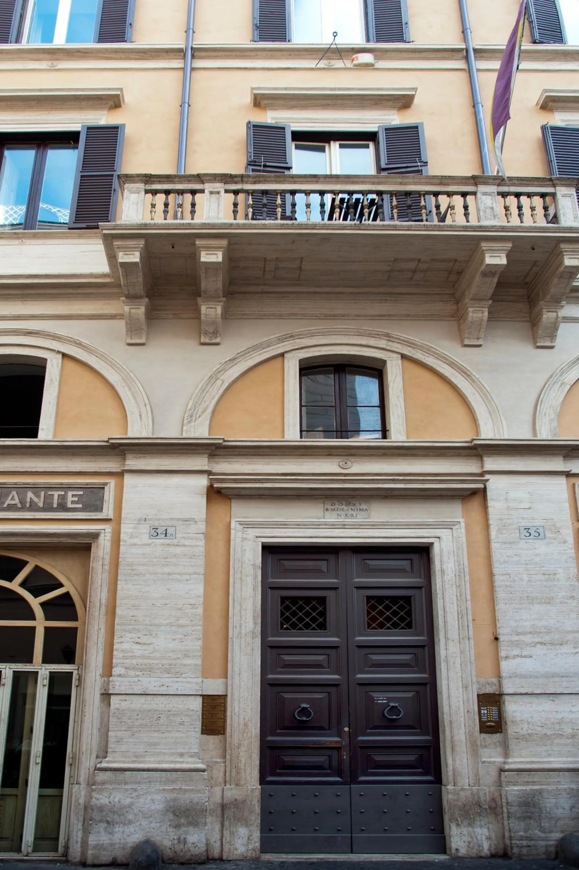 Facade/entrance in Daplace - La Mongolfiera Rooms in Navona
