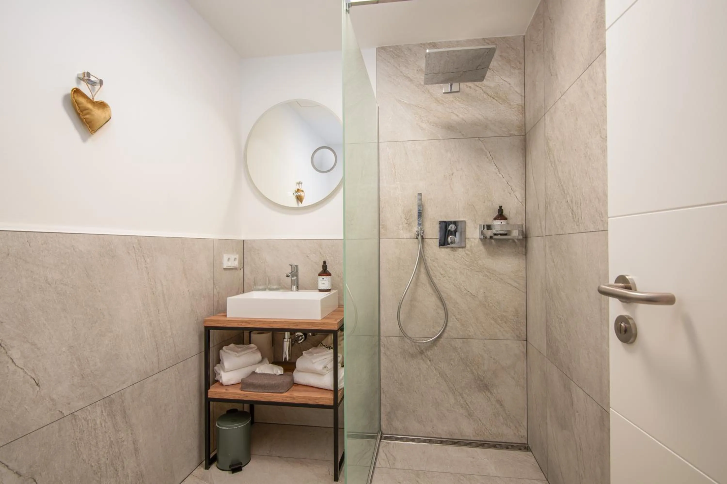 Shower in Terofal Hotel Schliersee - Komplett neu renoviert