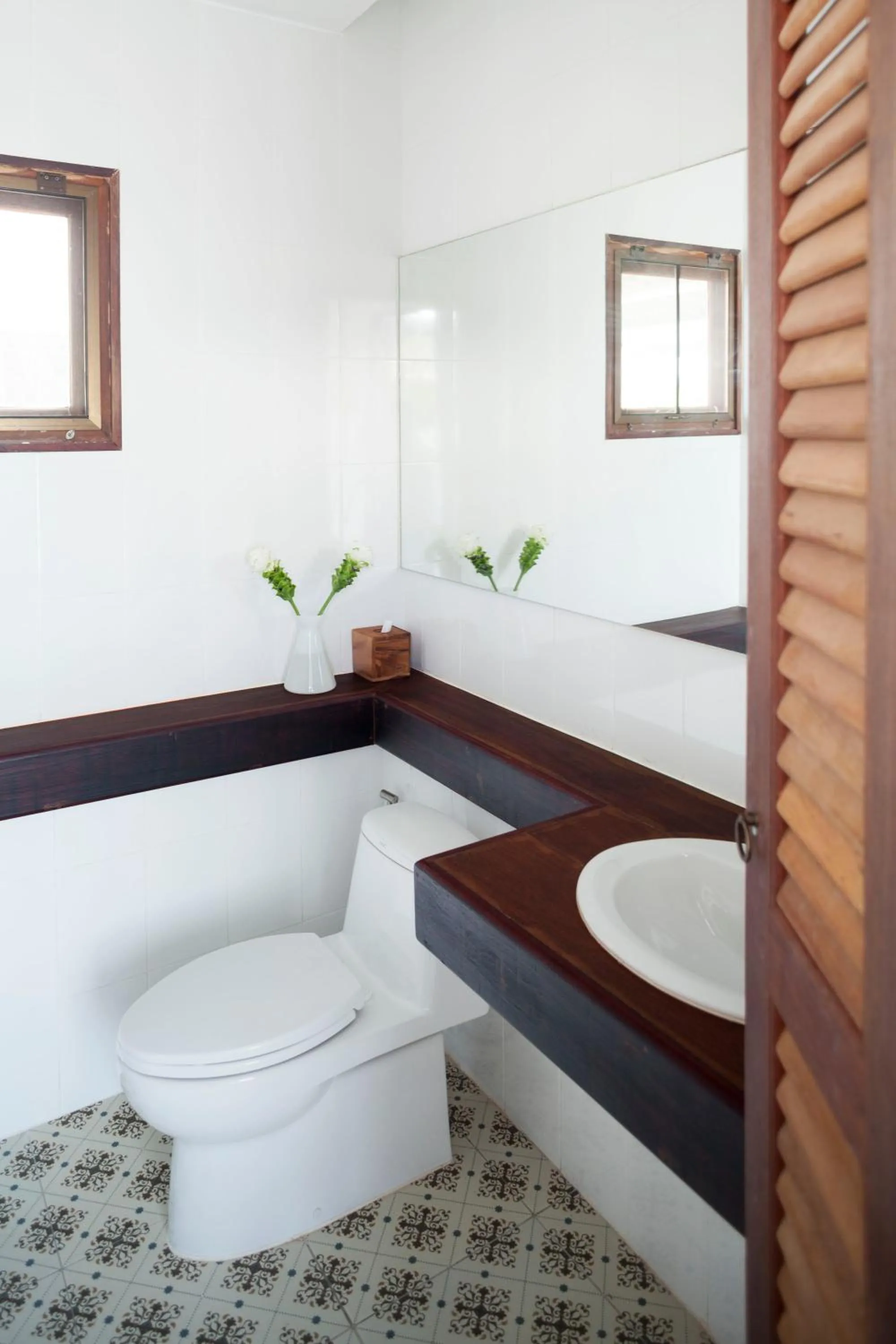 Toilet in Krodyle Mindfulness House