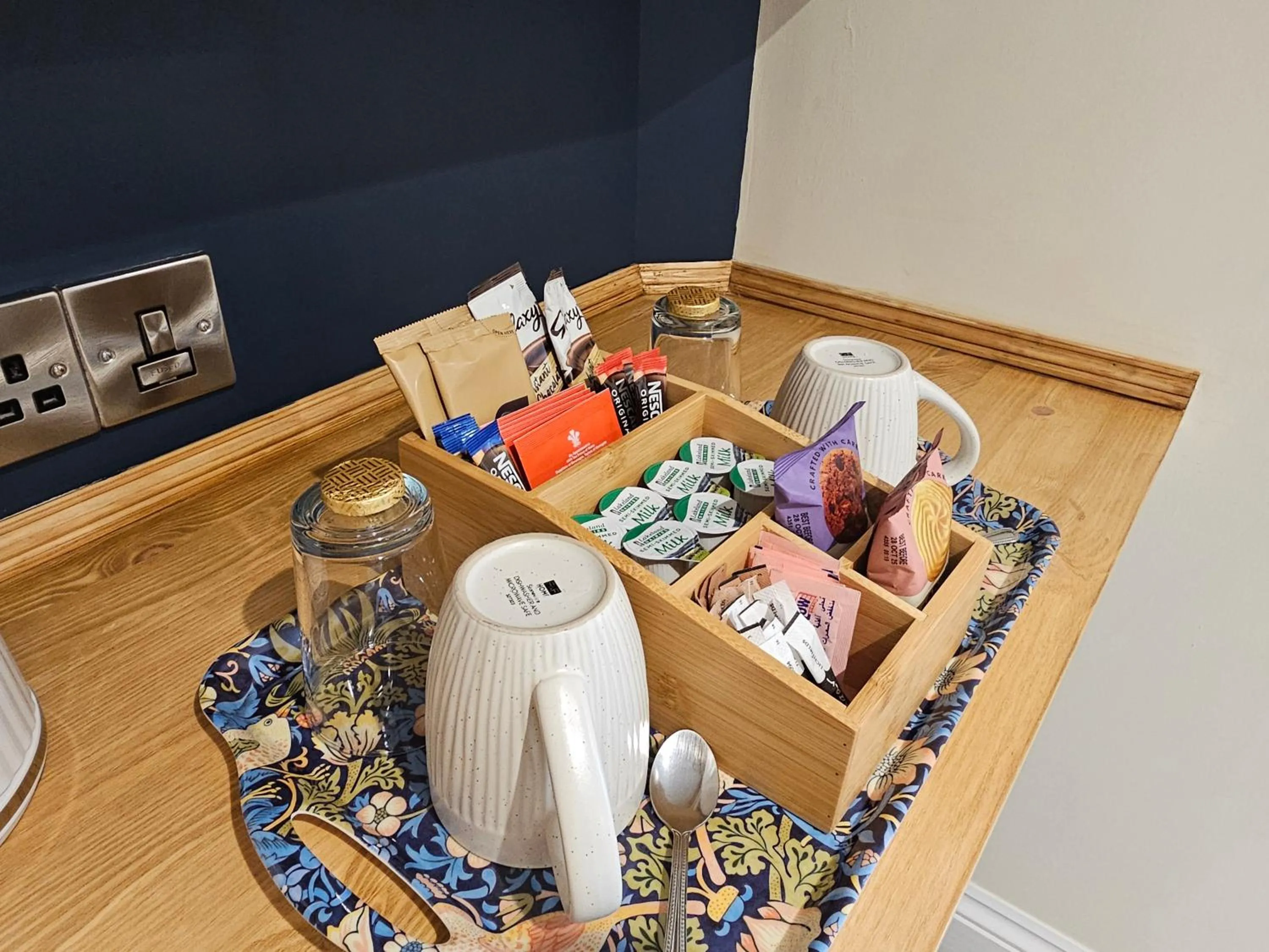 Coffee/tea facilities in St George's Guest House