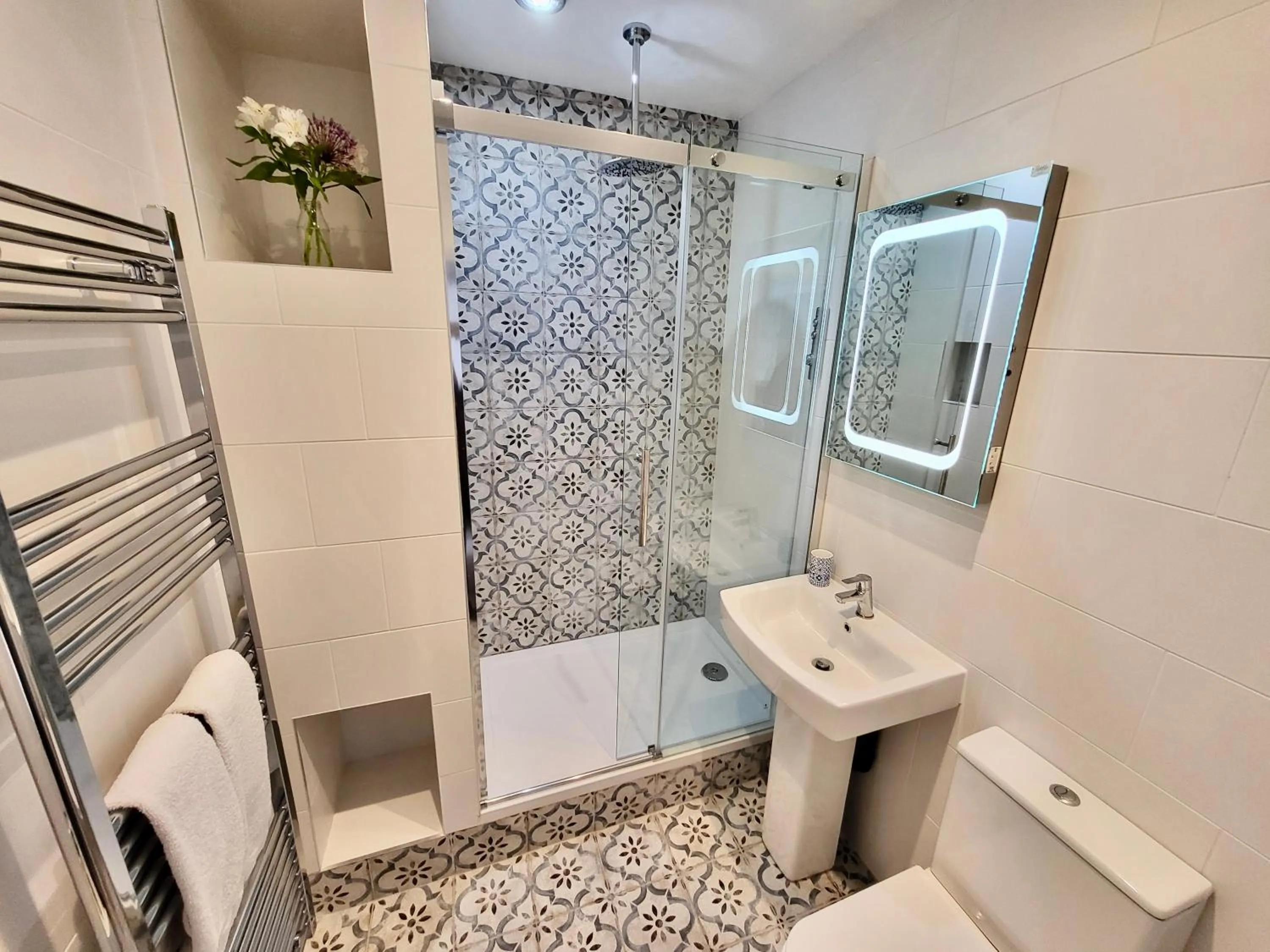 Shower in St George's Guest House