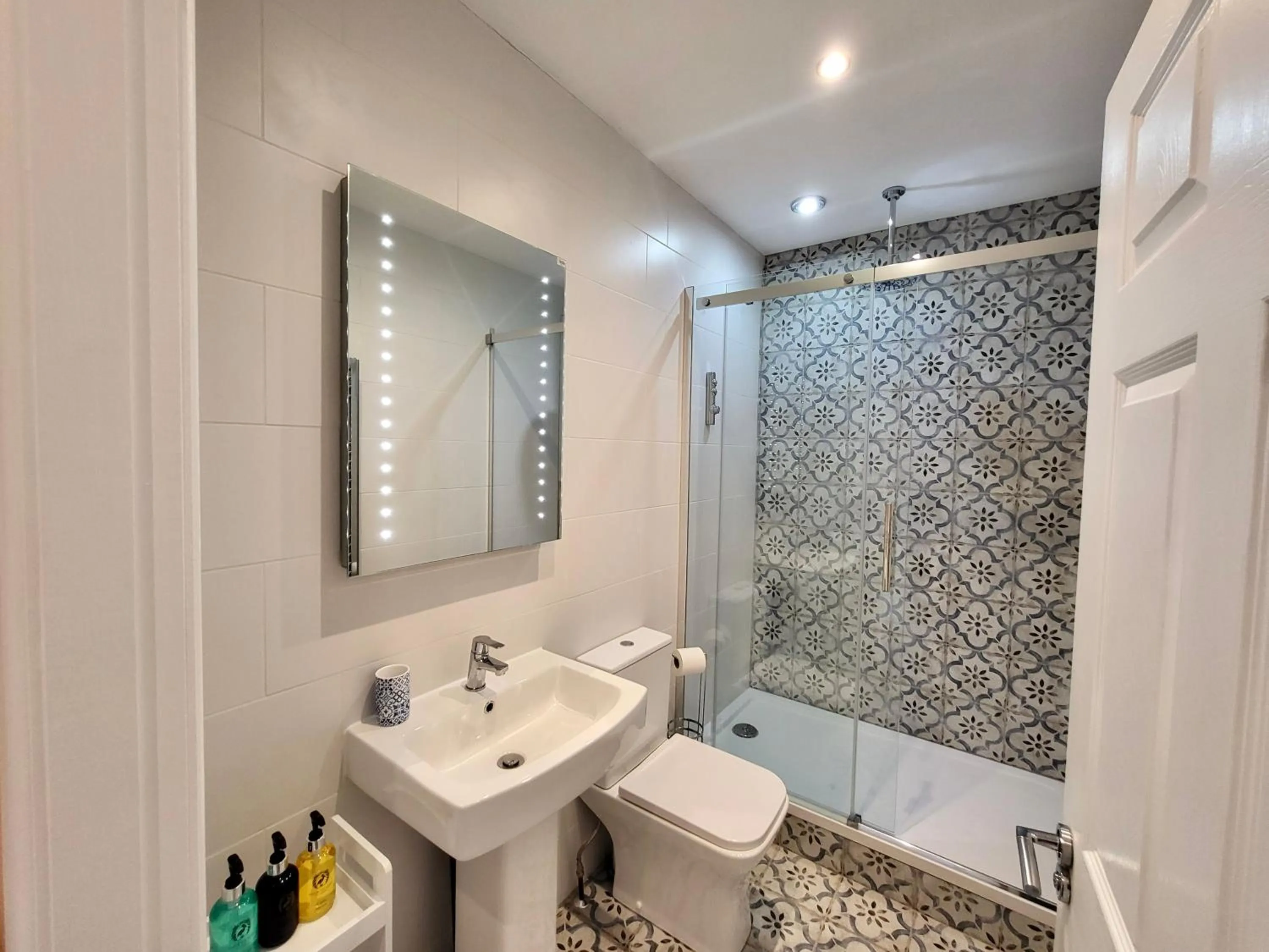 Shower in St George's Guest House