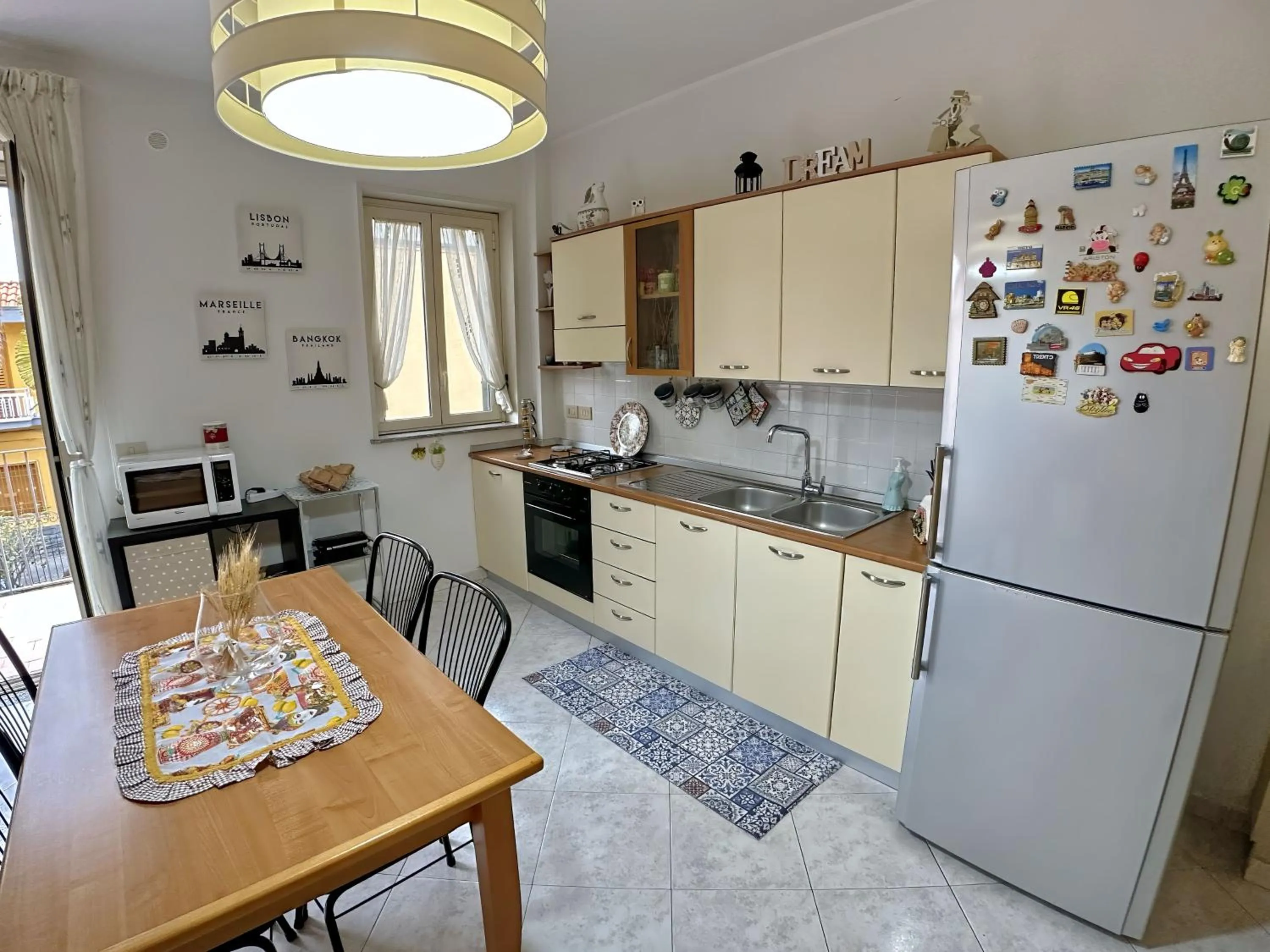 Kitchen or kitchenette in Casa Vacanza AcquaMarina