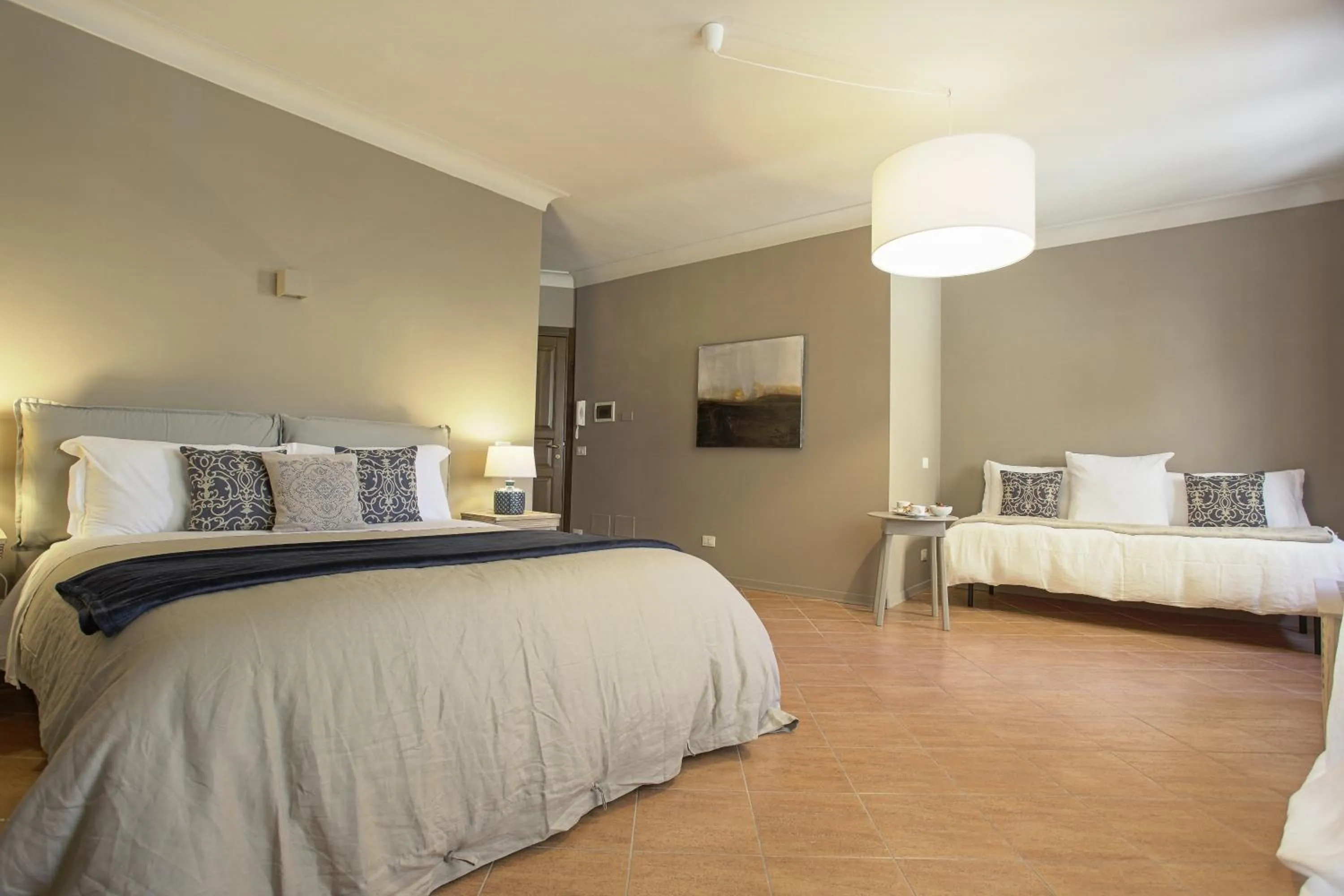 Shower, Bed in B&B Palazzo Bibirria