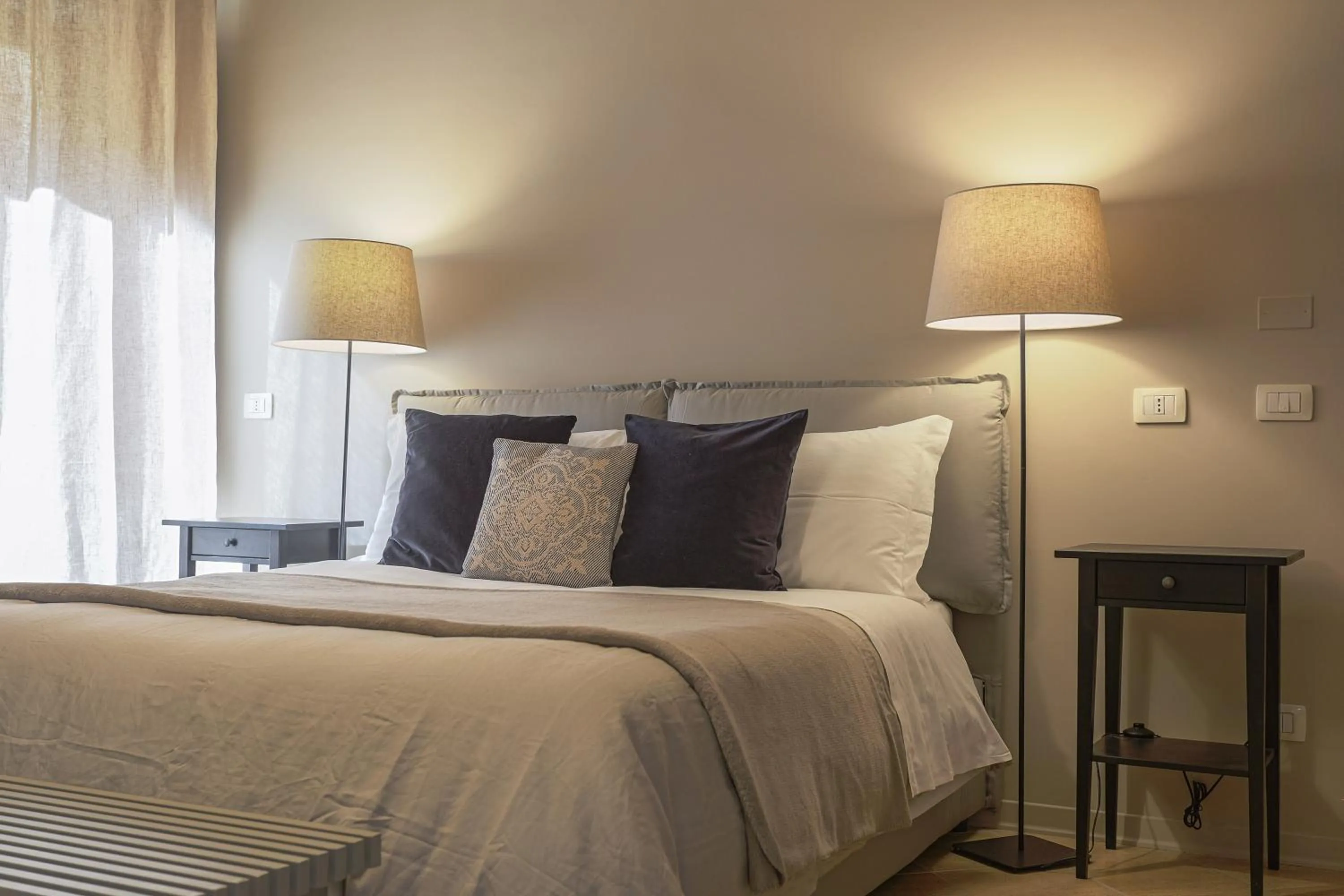 Shower, Bed in B&B Palazzo Bibirria