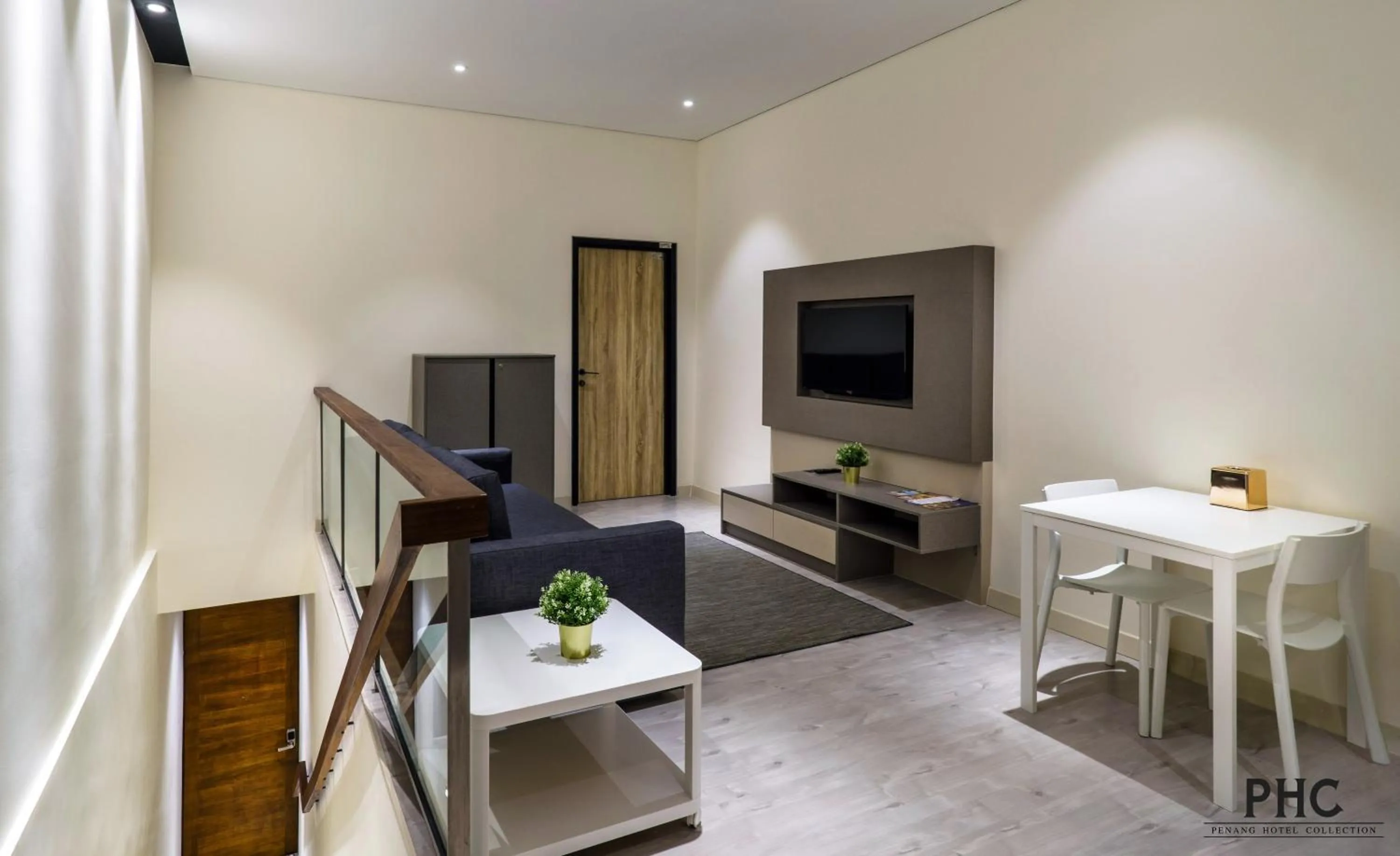 Seating area in Macallum Central Hotel Managed by The Ascott Limited