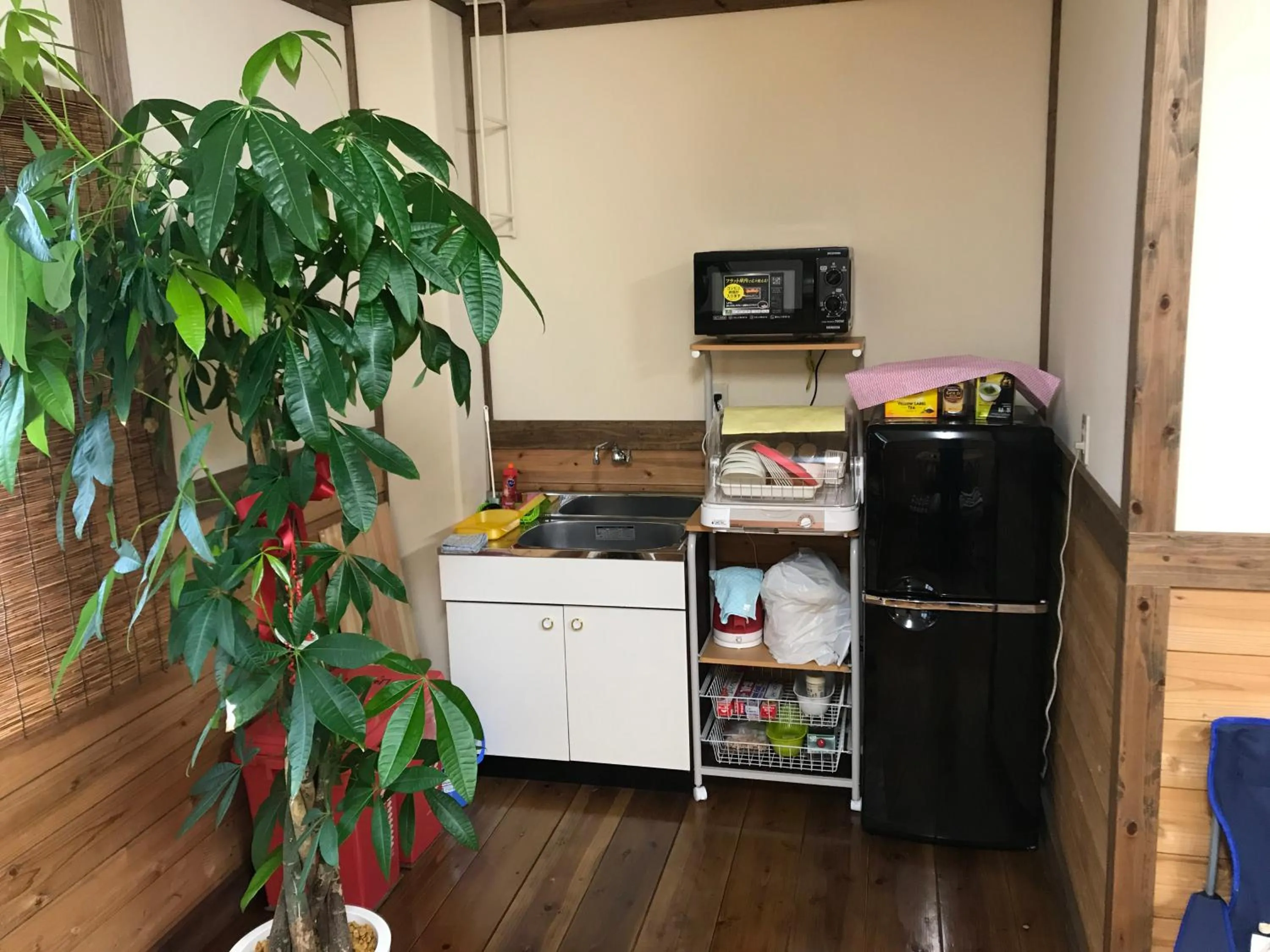 Communal kitchen in Guesthouse Minami