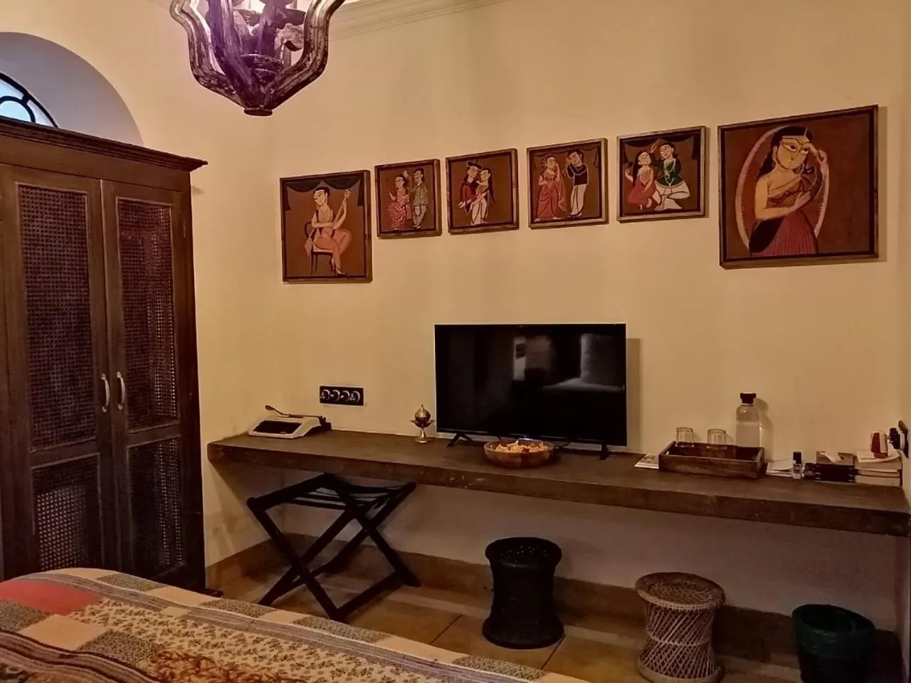 TV and multimedia in Calcutta Bungalow