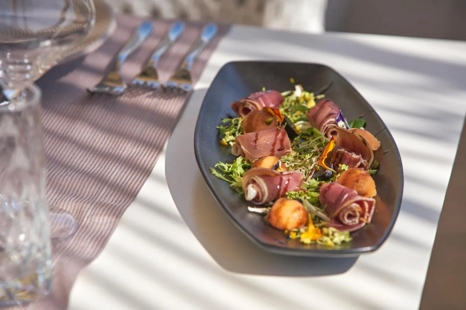 Restaurant/places to eat in Boutique Hotel Life