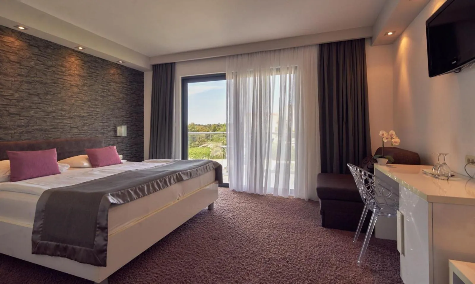 Bed in Boutique Hotel Life