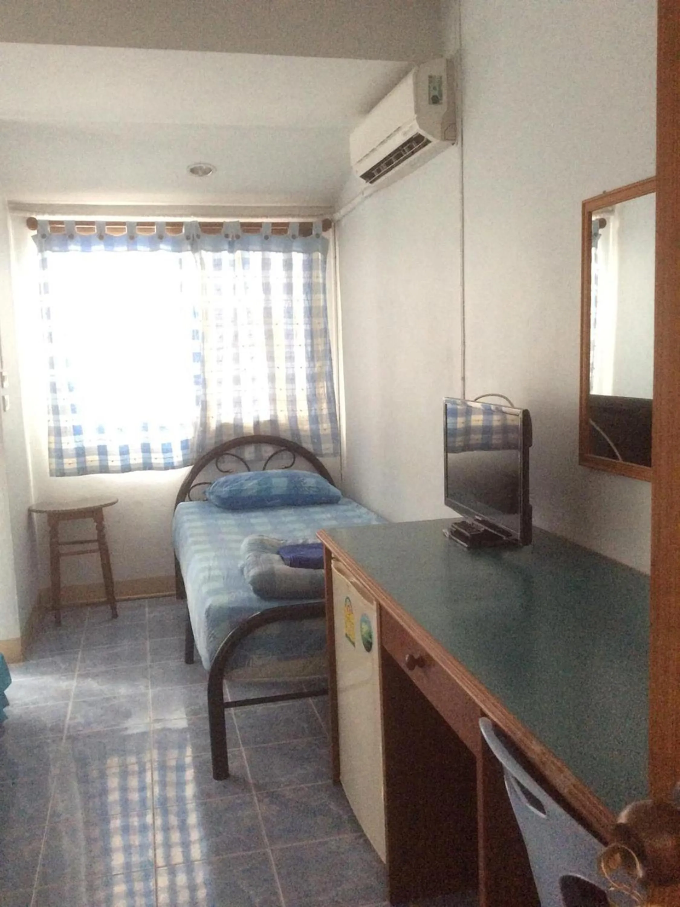 Photo of the whole room, Bed in Ban Wiang Guest House