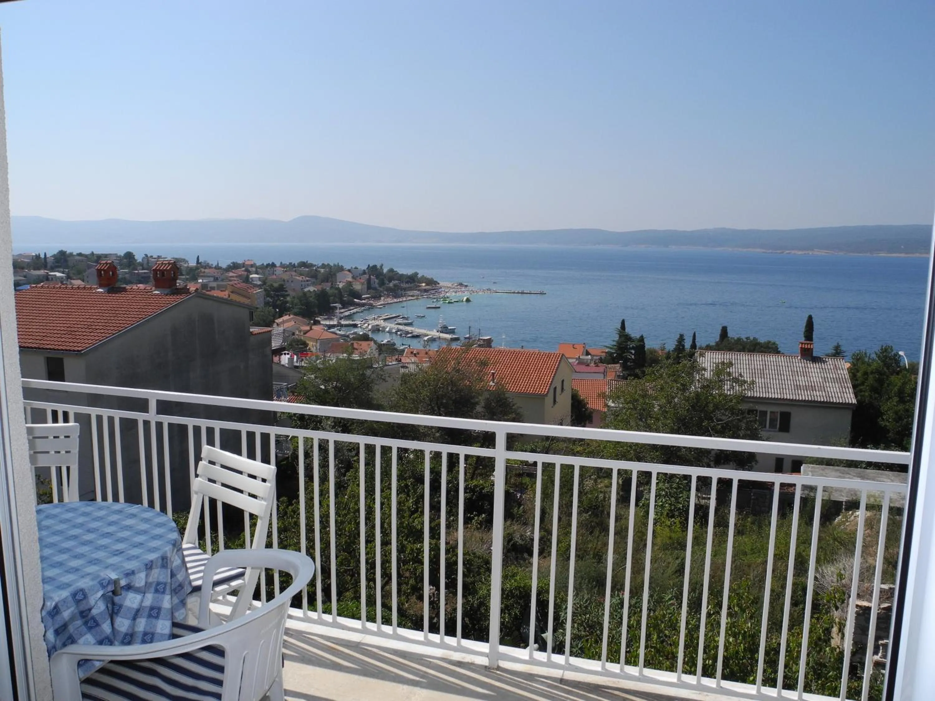 BED Apartment with 3 bedrooms and balcony