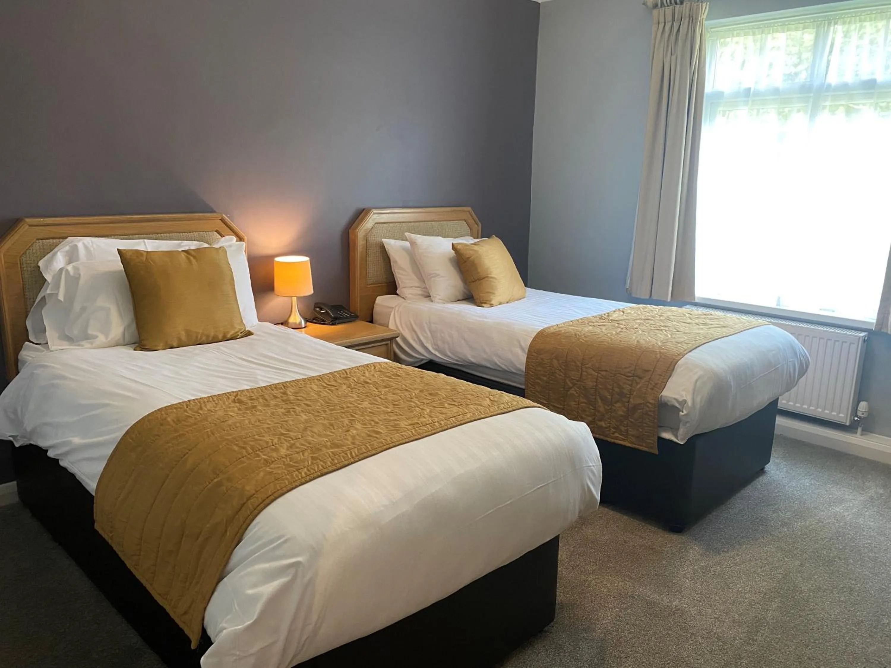 Bedroom, Bed in Exeter Court Hotel