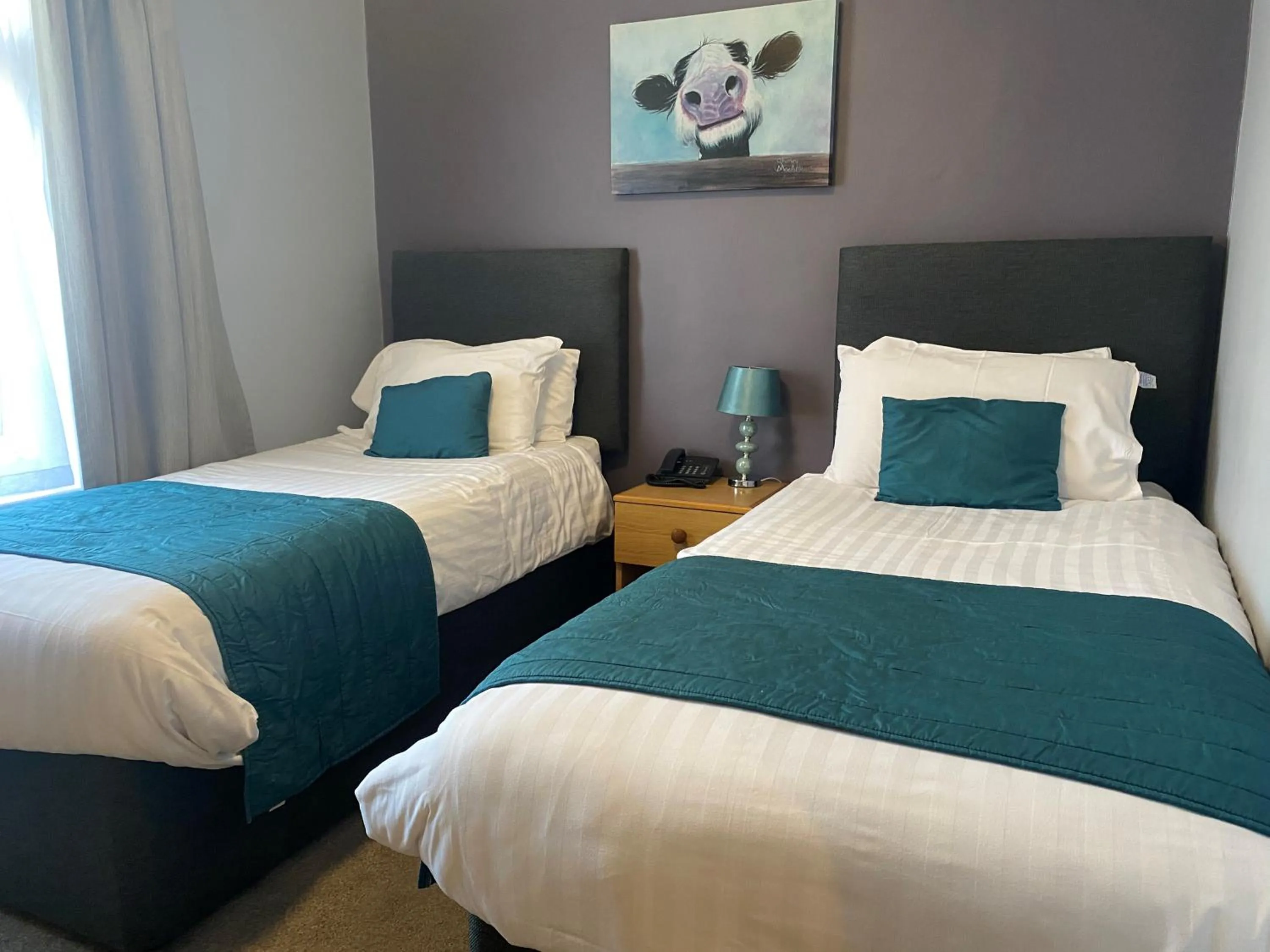 Bedroom, Bed in Exeter Court Hotel