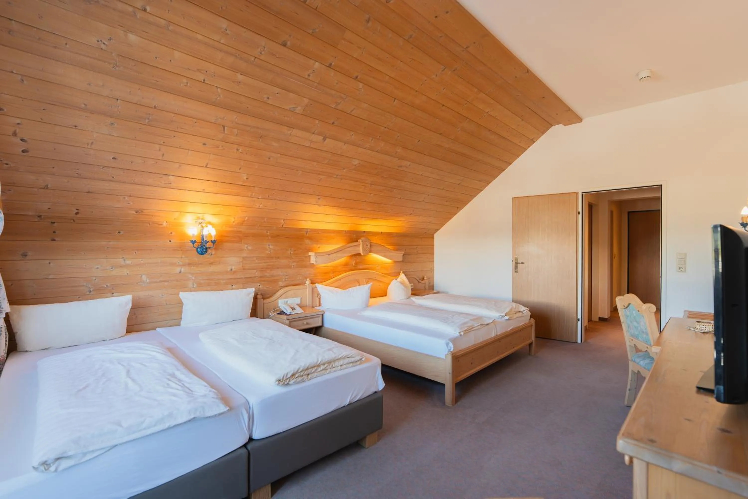 Bed in Hotel Gruberhof Innsbruck Igls B&B