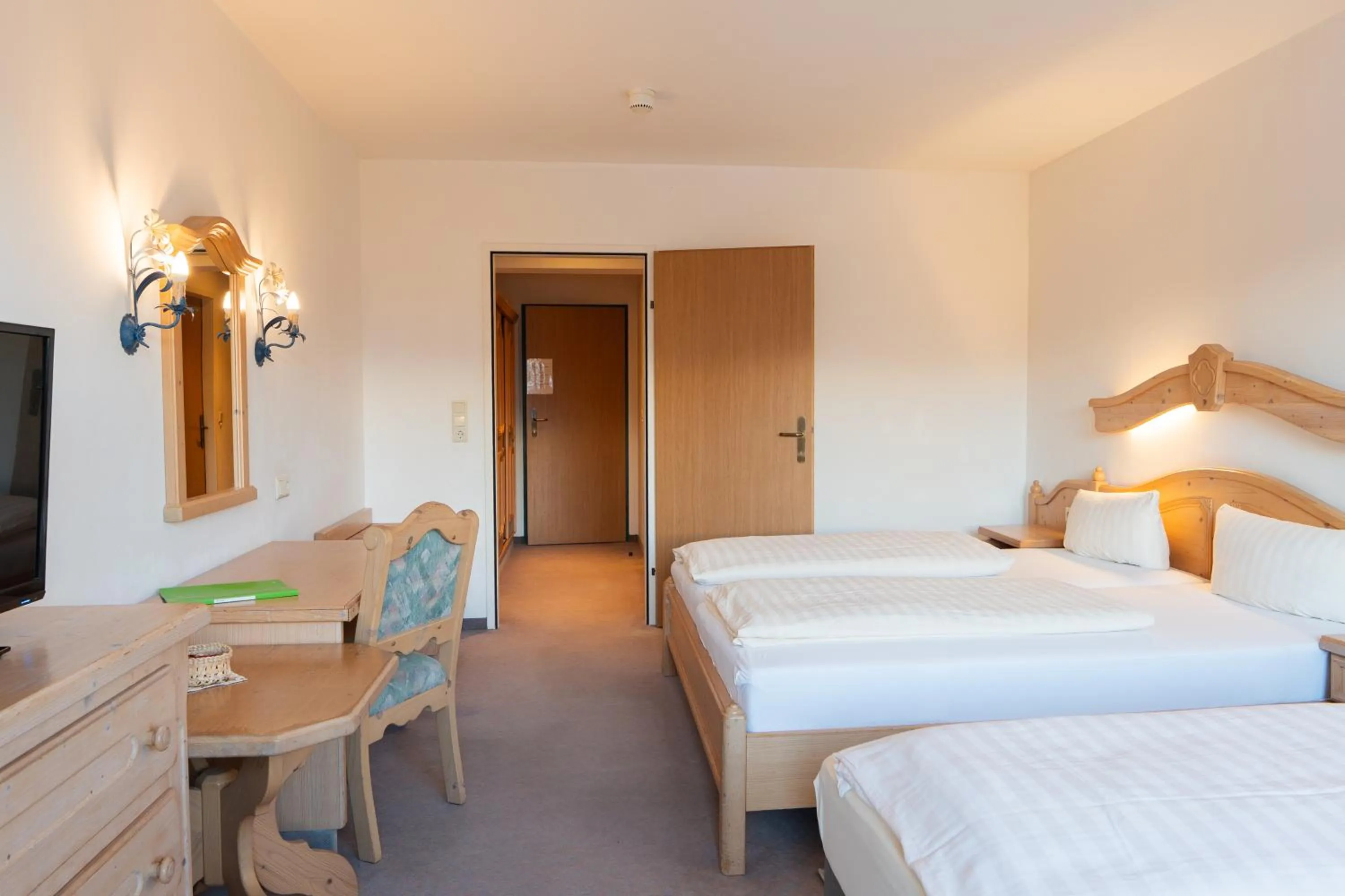 Bed in Hotel Gruberhof Innsbruck Igls B&B