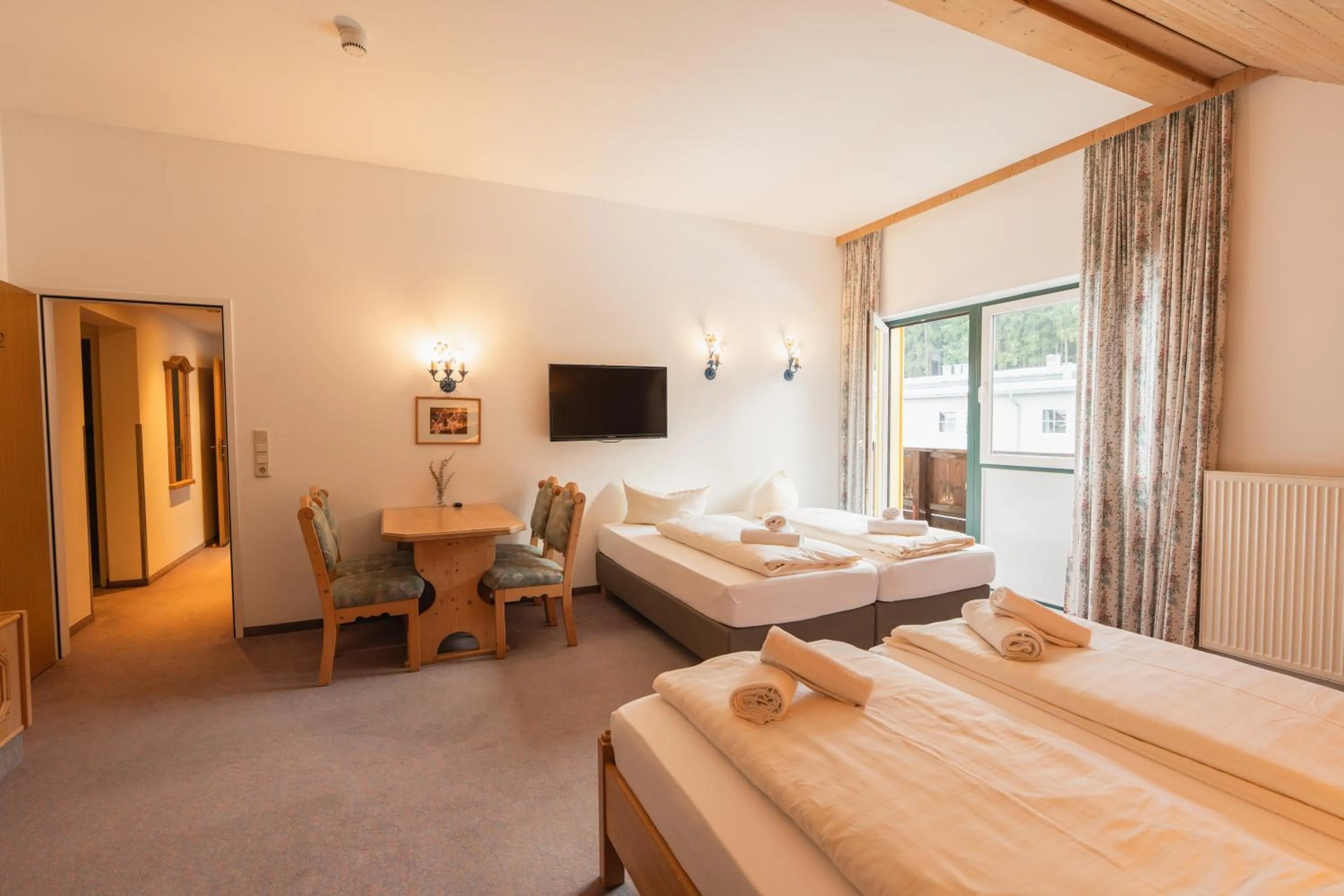 Bed in Hotel Gruberhof Innsbruck Igls B&B