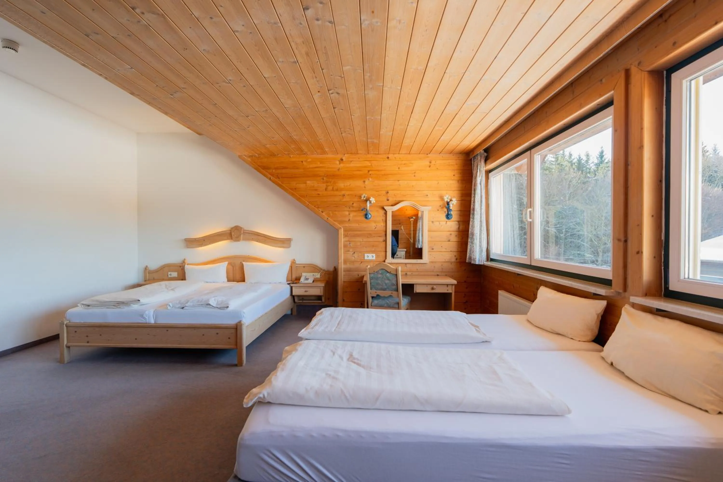 Bed in Hotel Gruberhof Innsbruck Igls B&B