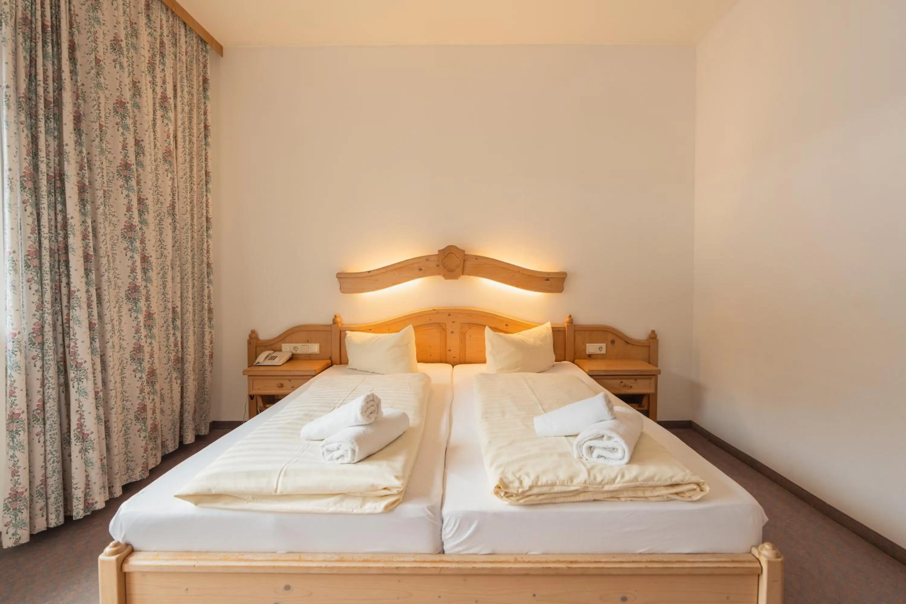 Bed in Hotel Gruberhof Innsbruck Igls B&B