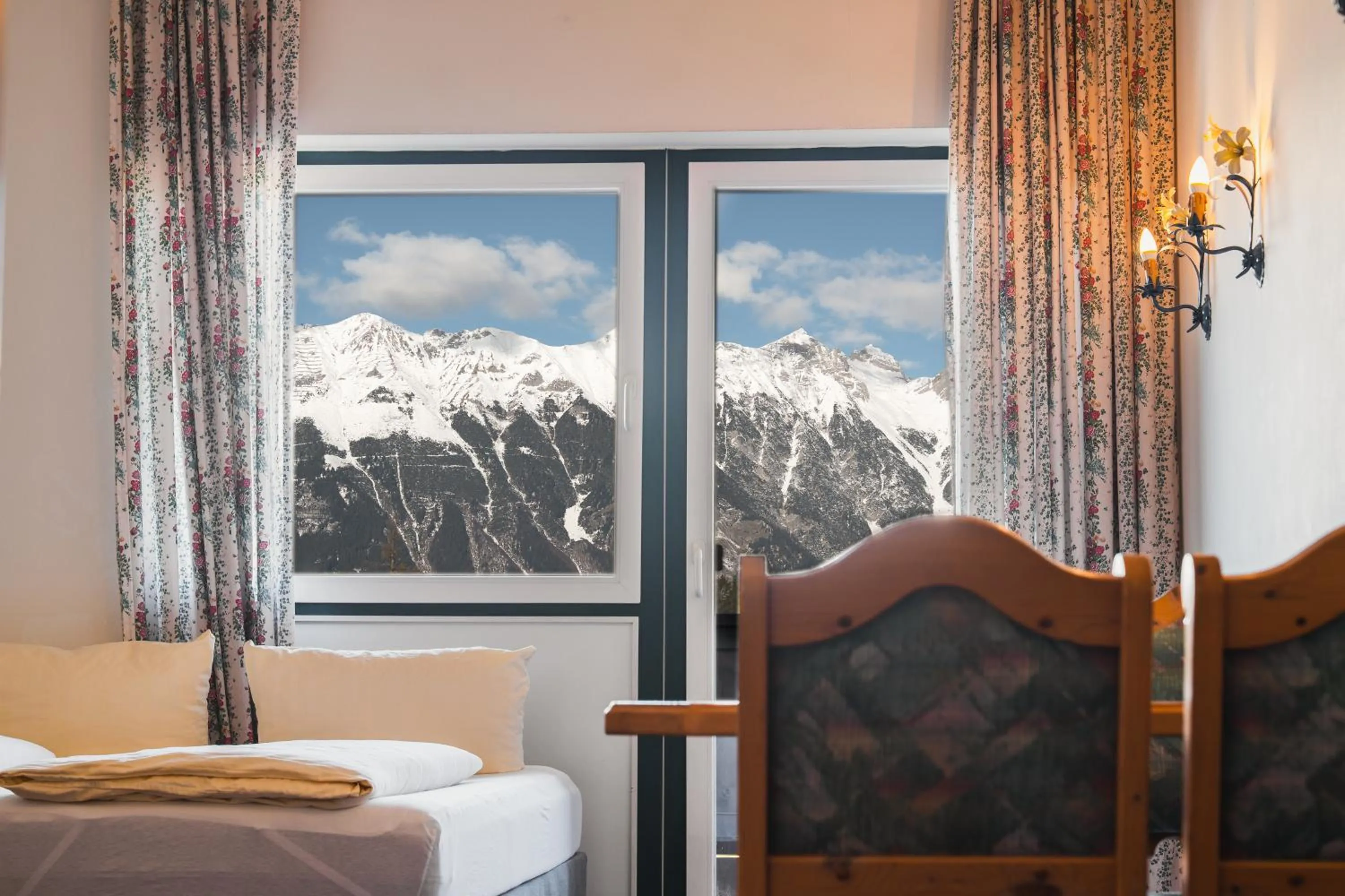 Bed in Hotel Gruberhof Innsbruck Igls B&B