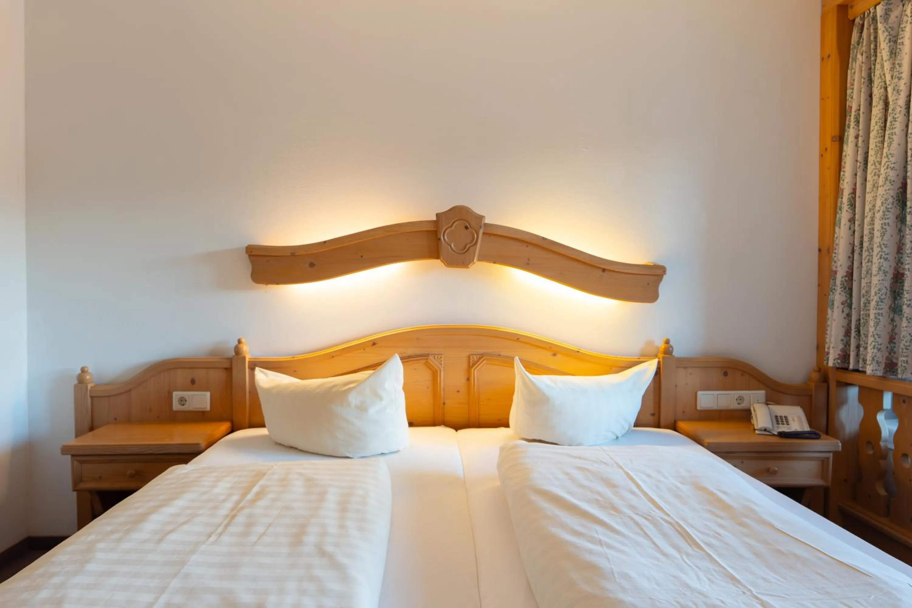 Bed in Hotel Gruberhof Innsbruck Igls B&B